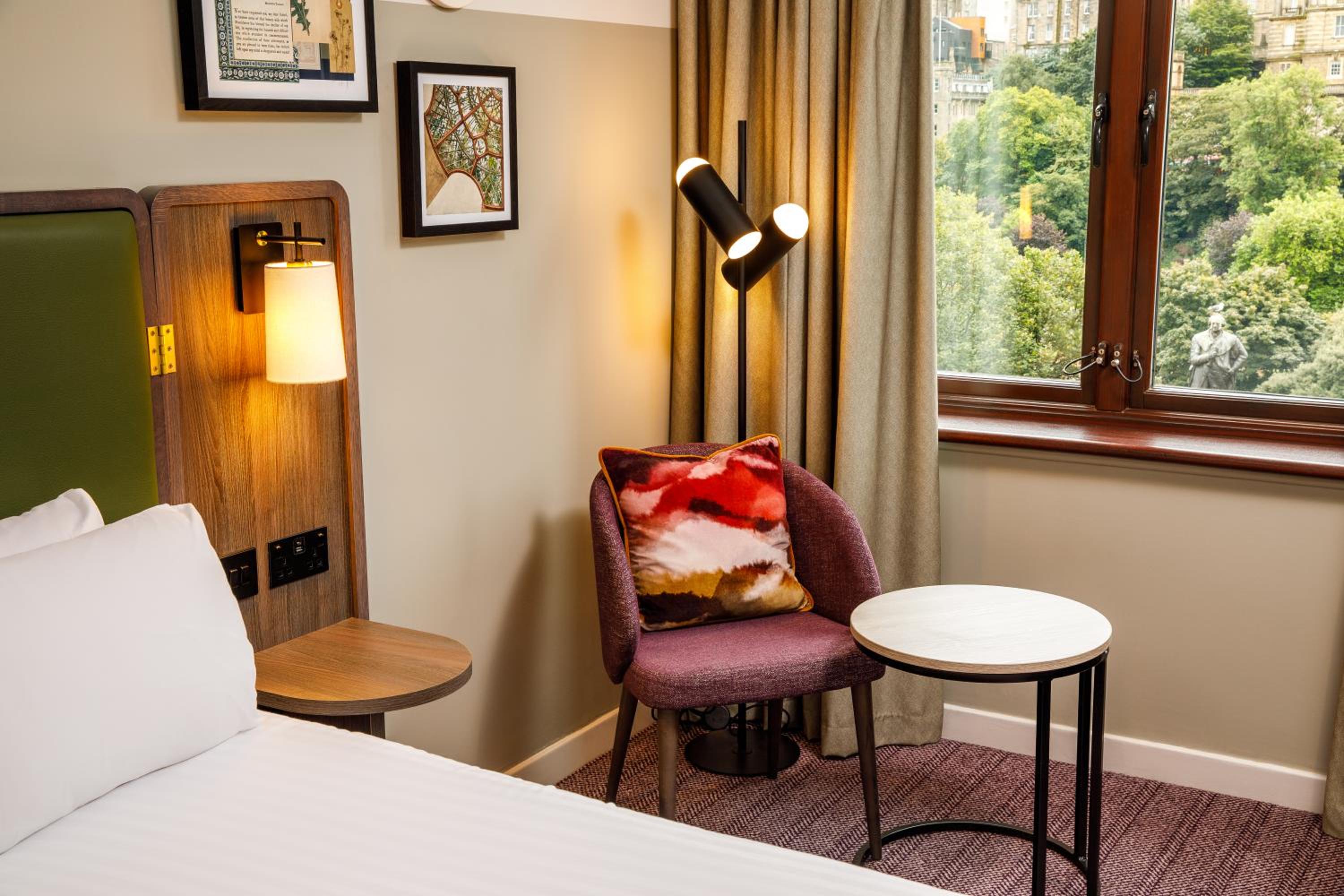 Classic Room 1 Queen Size Bed Castle view