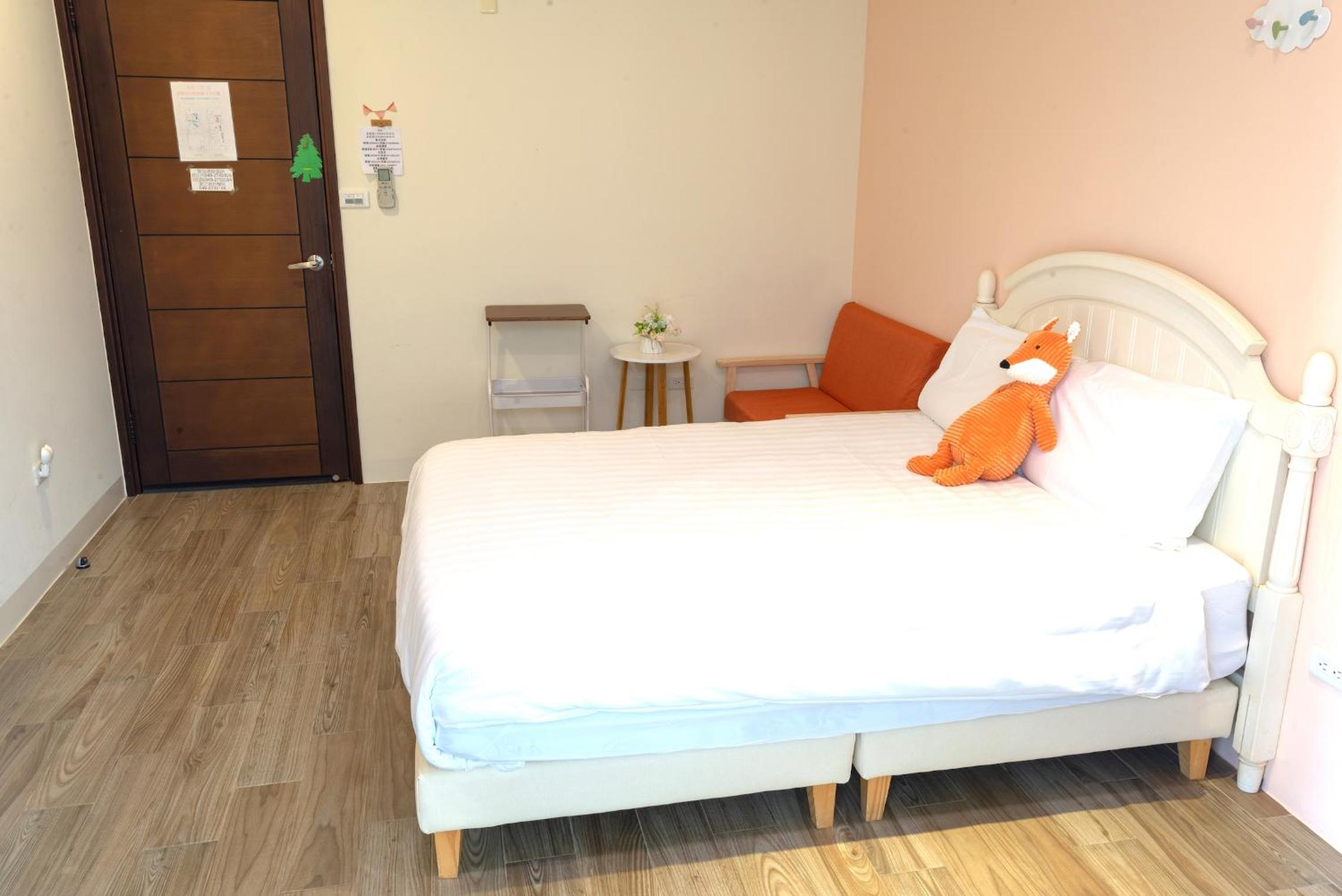 Standard Double Room - Photo 12