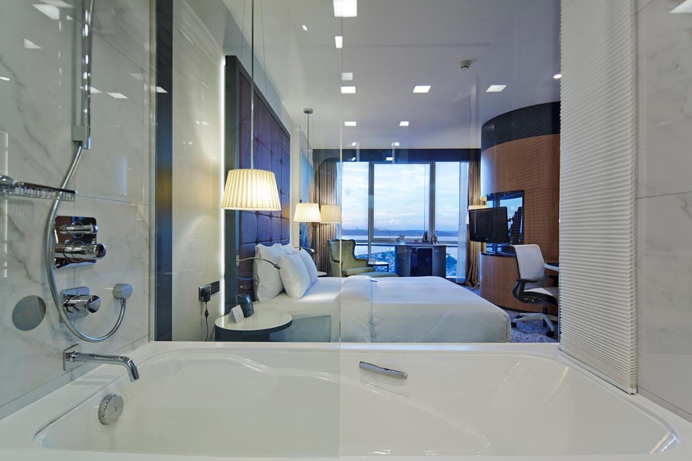 Deluxe King Room with Historic Peninsula Sea View