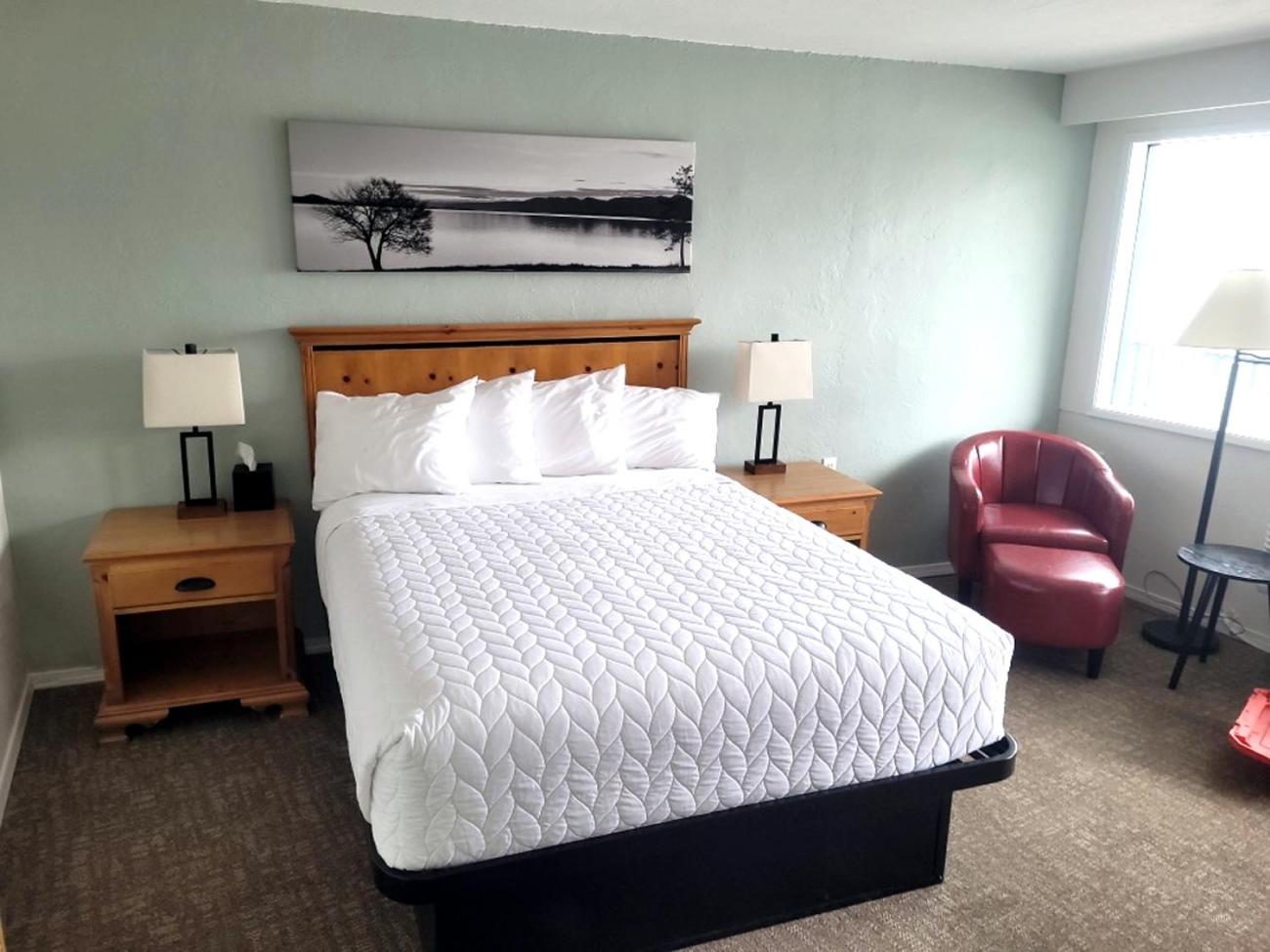 Premium Queen with Lake View - Photo 1