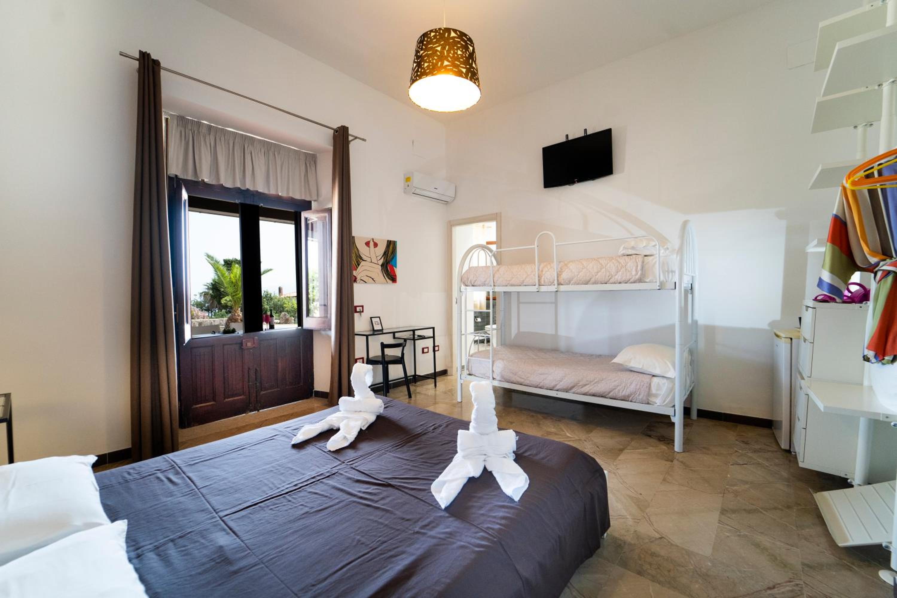 Quadruple Room with Patio photo 1