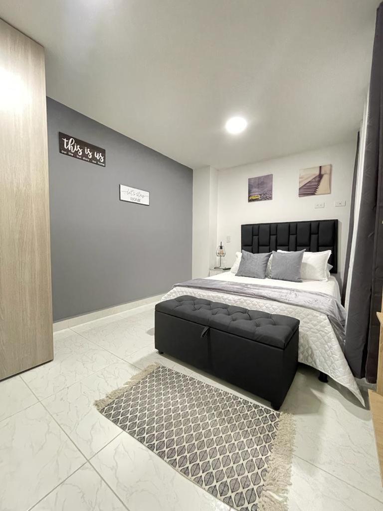 One-Bedroom Apartment photo 1