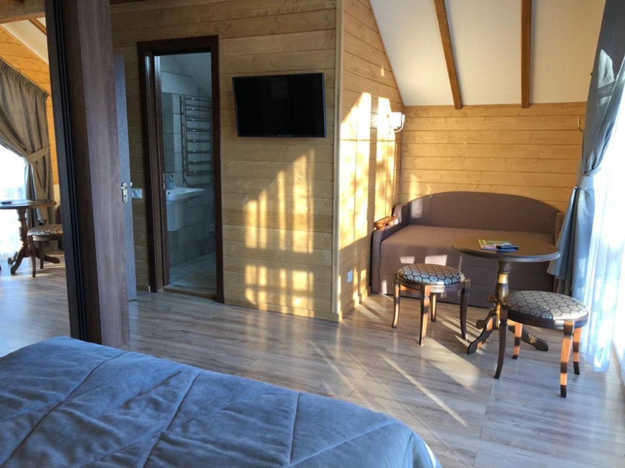 Three-Bedroom House photo 2