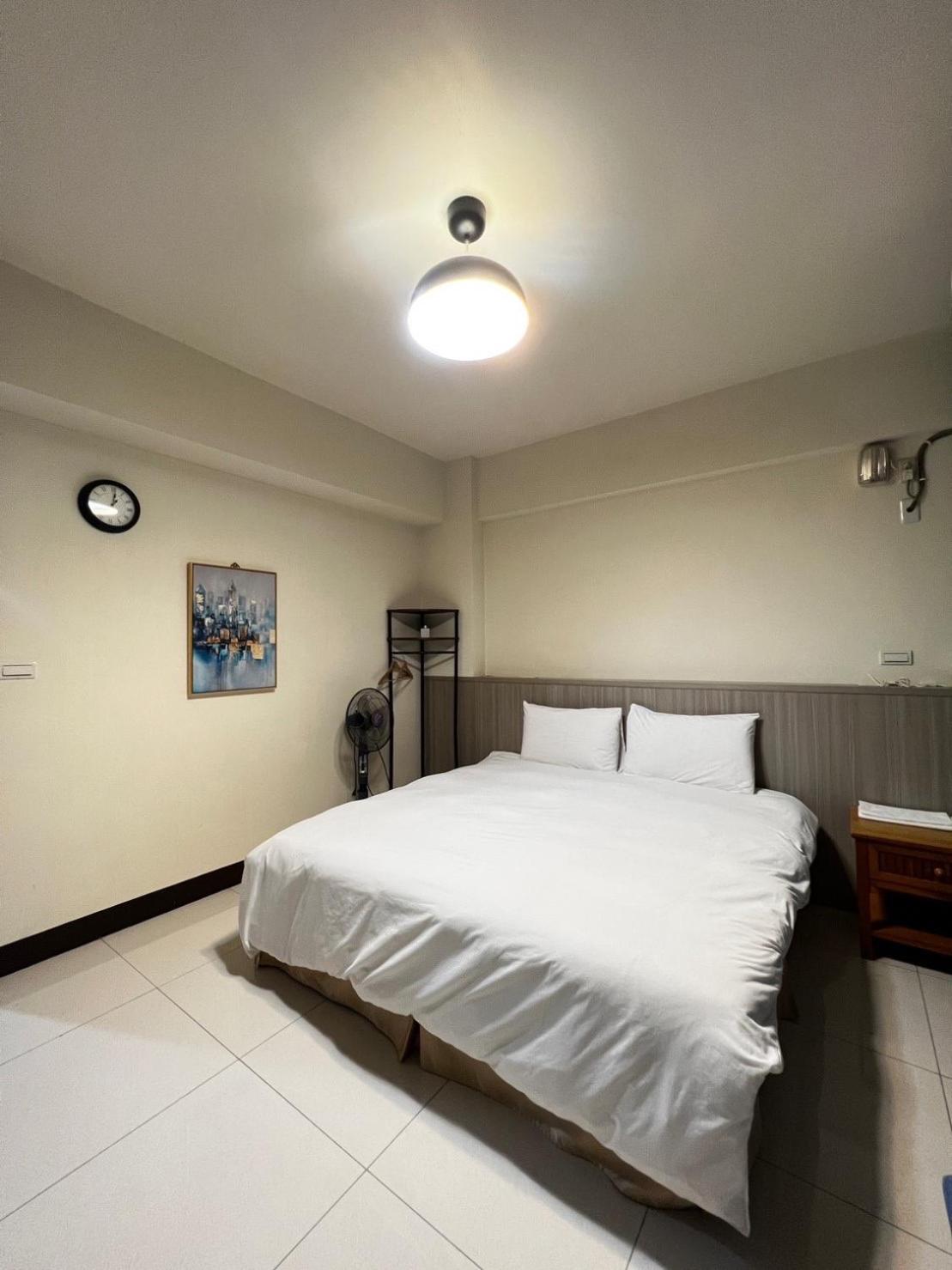 Queen Room photo 1