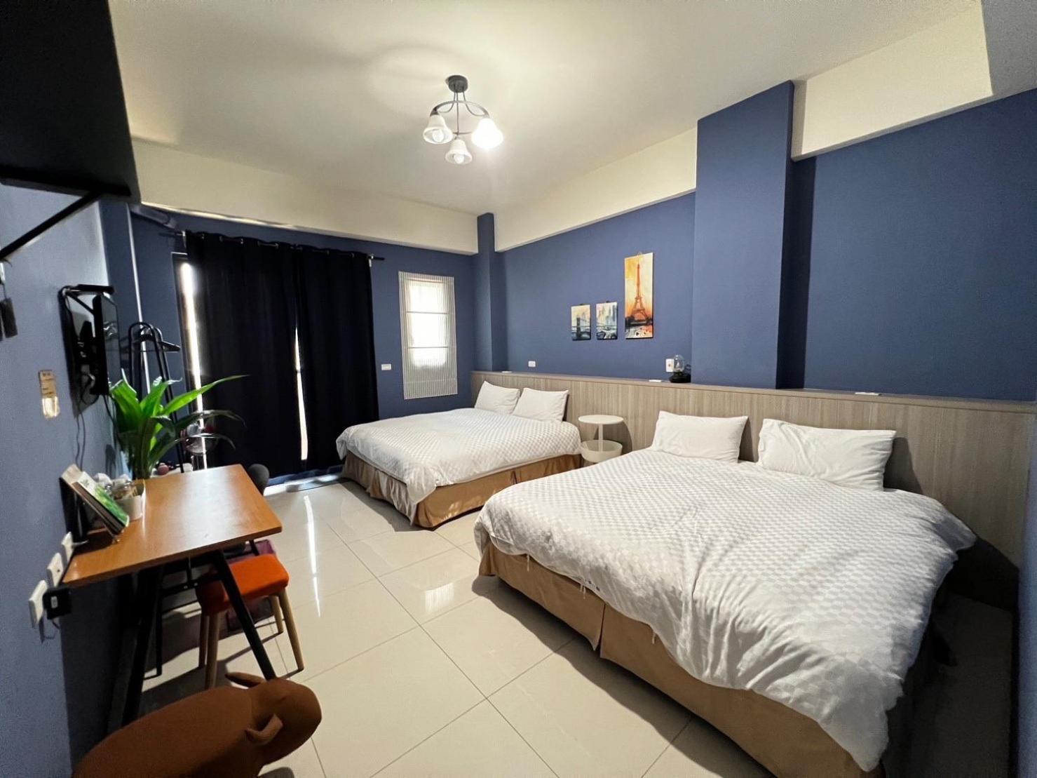 Queen Room with Two Queen Beds photo 1