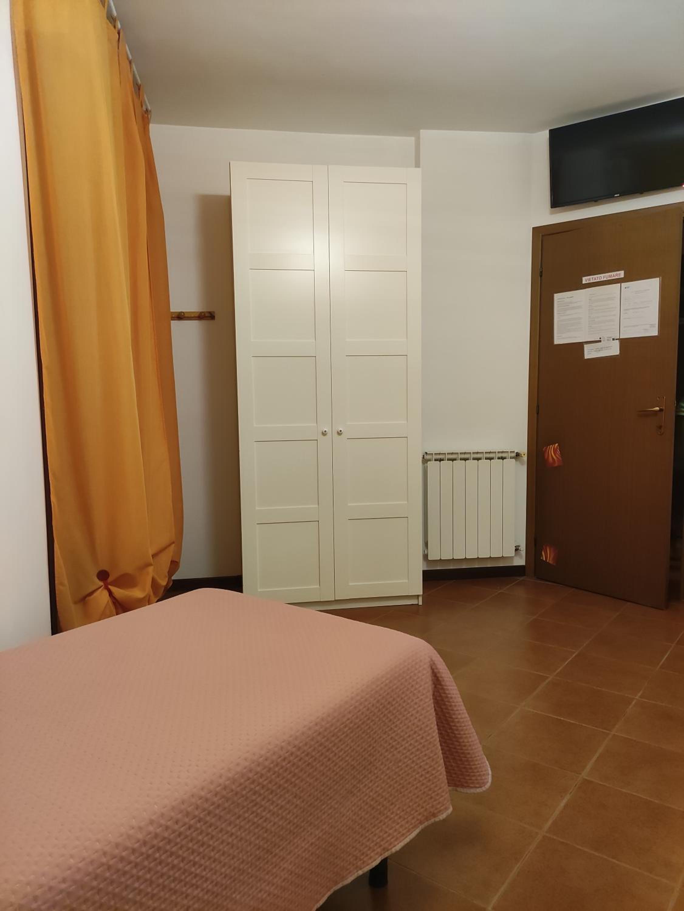 Twin Room with Shared Bathroom photo 3