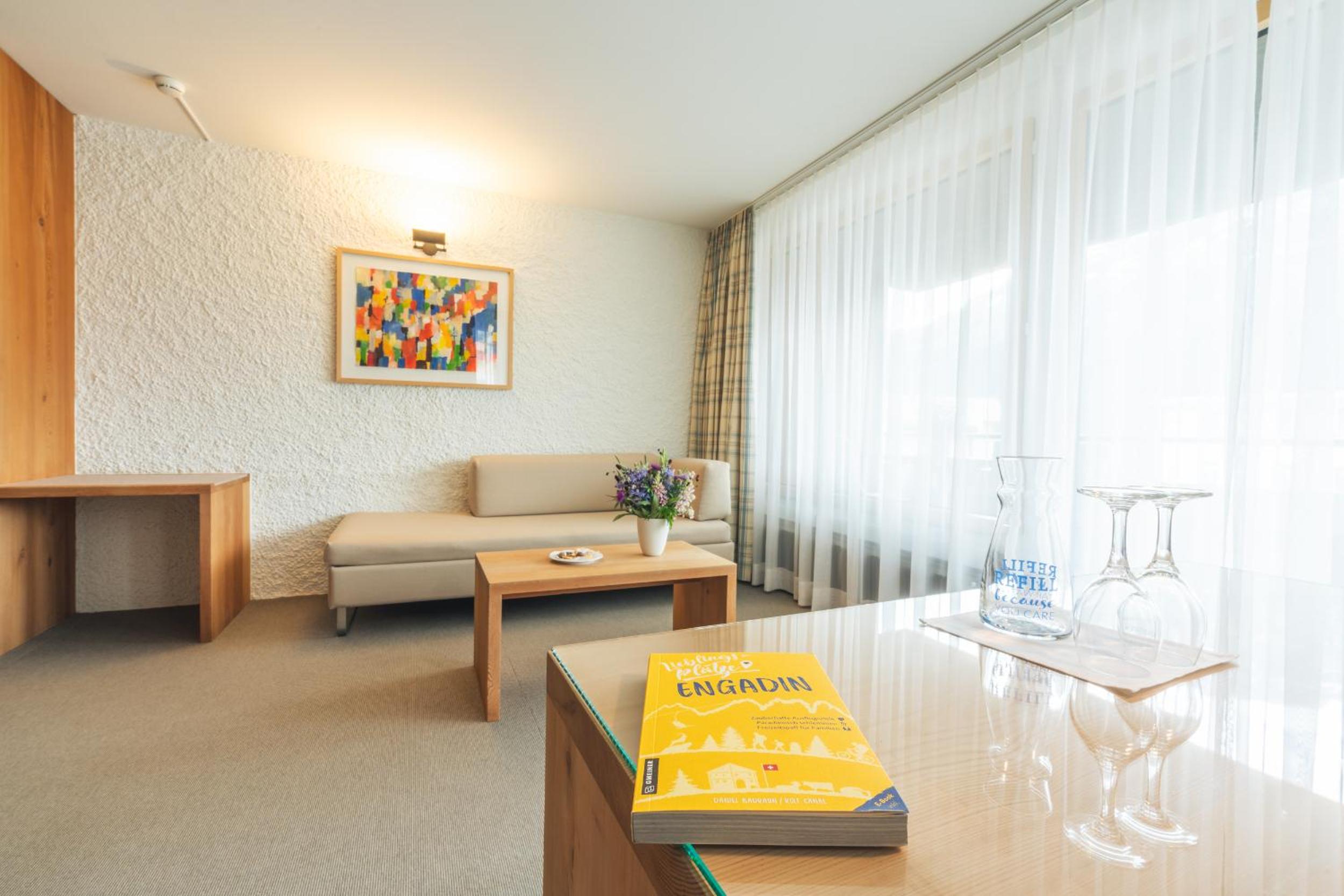 Large Room Balcony - Photo 4