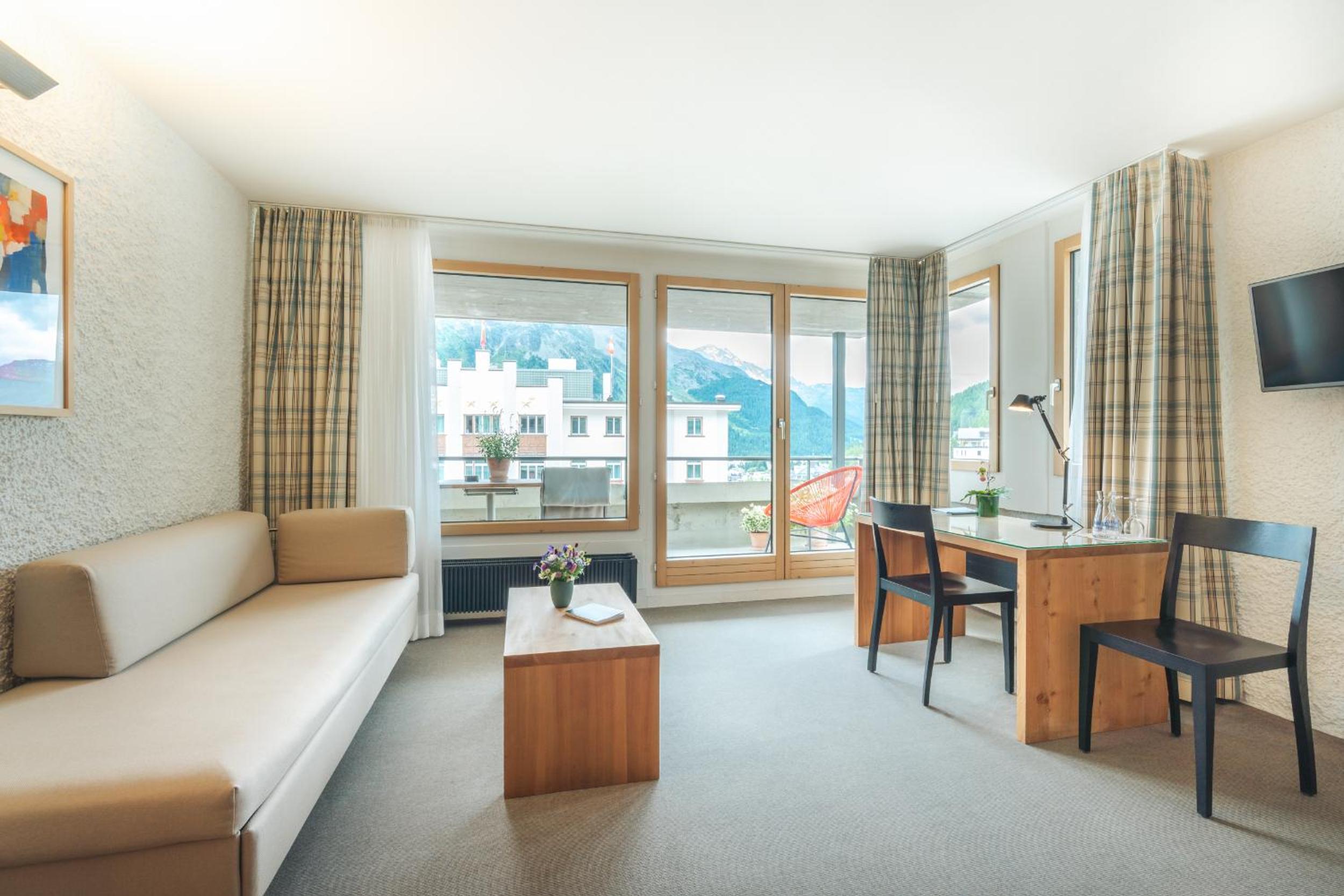 Large Room Balcony - Photo 1