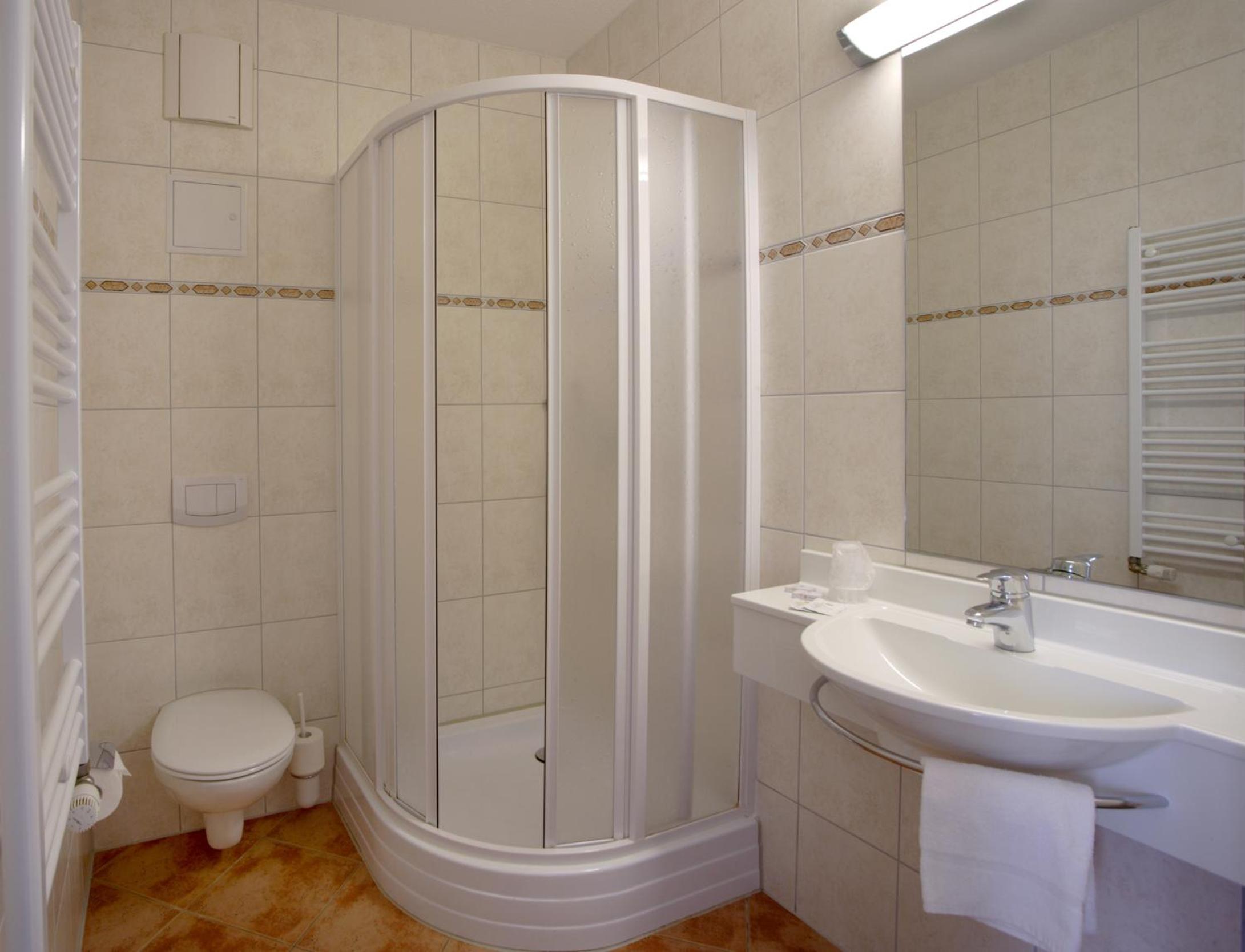 Triple Room - Photo 9
