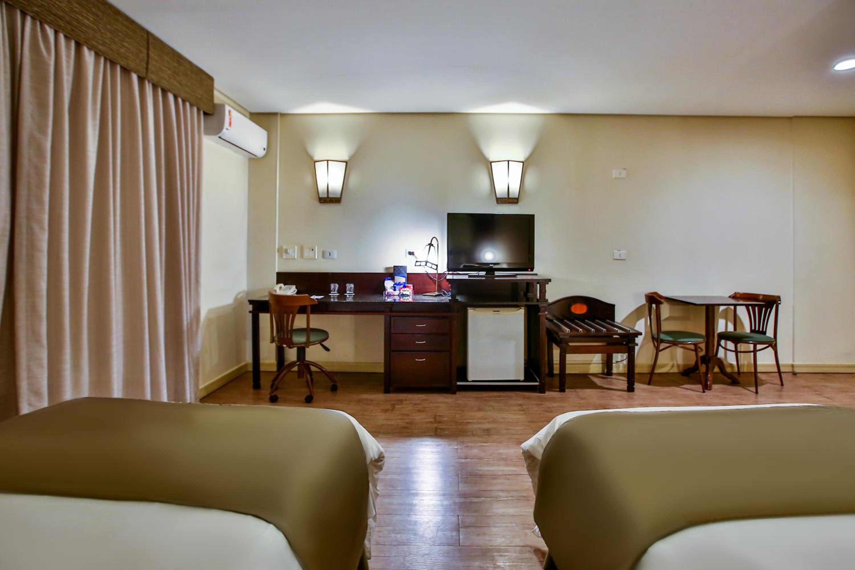 Twin Room thumbnail 6