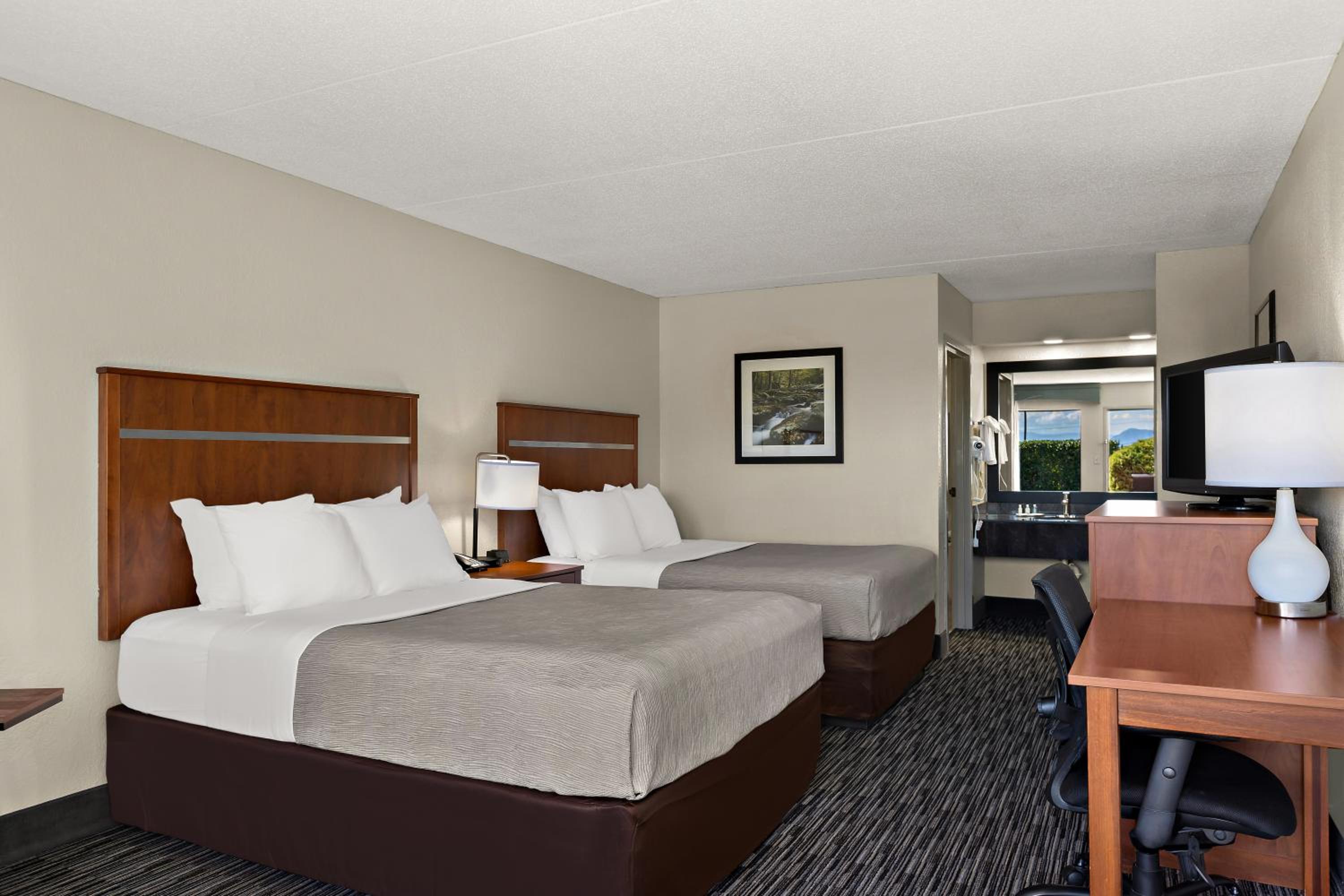 Queen Room with Two Queen Beds - Non-Smoking - Photo 1