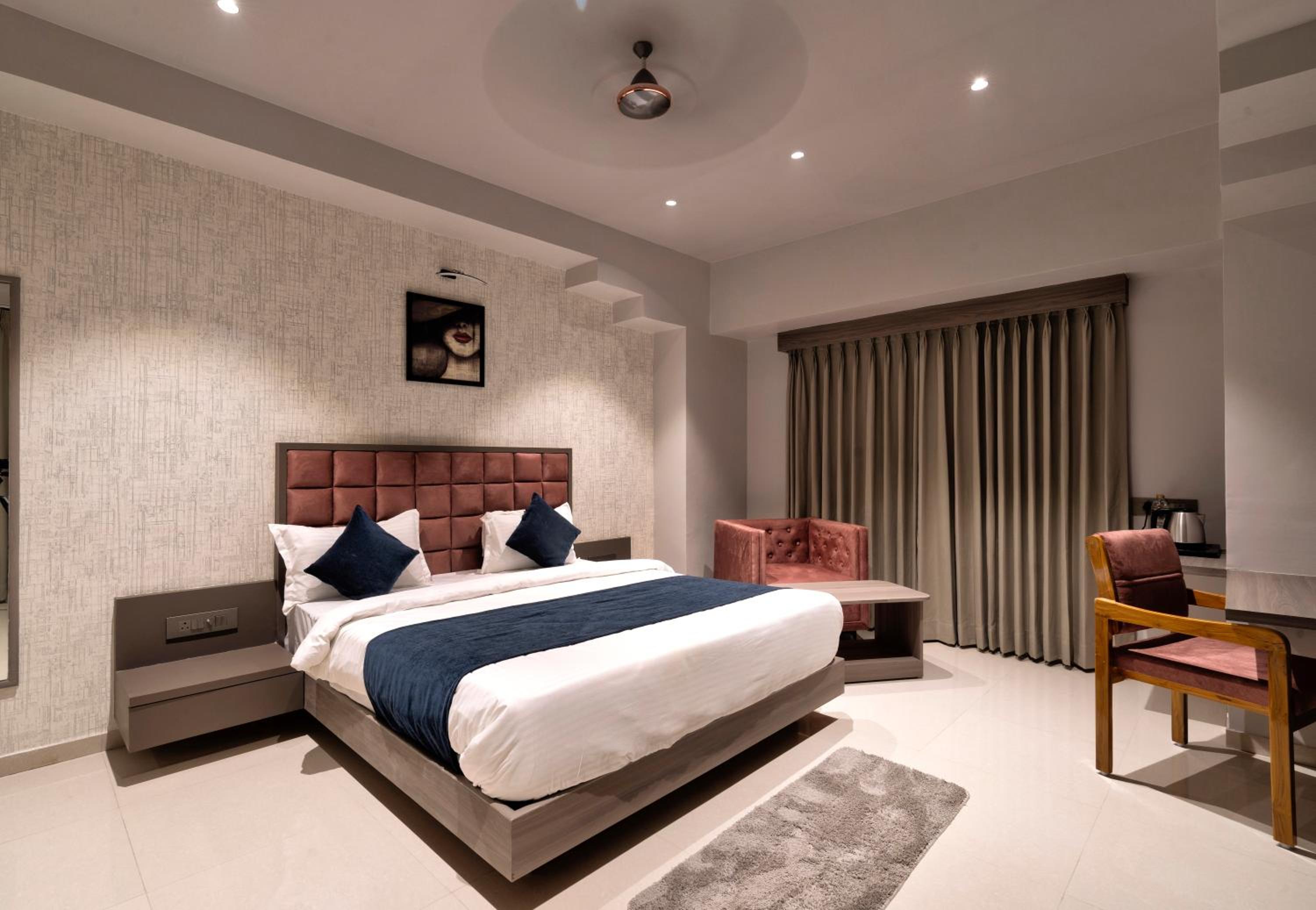 Suite - Photo 12