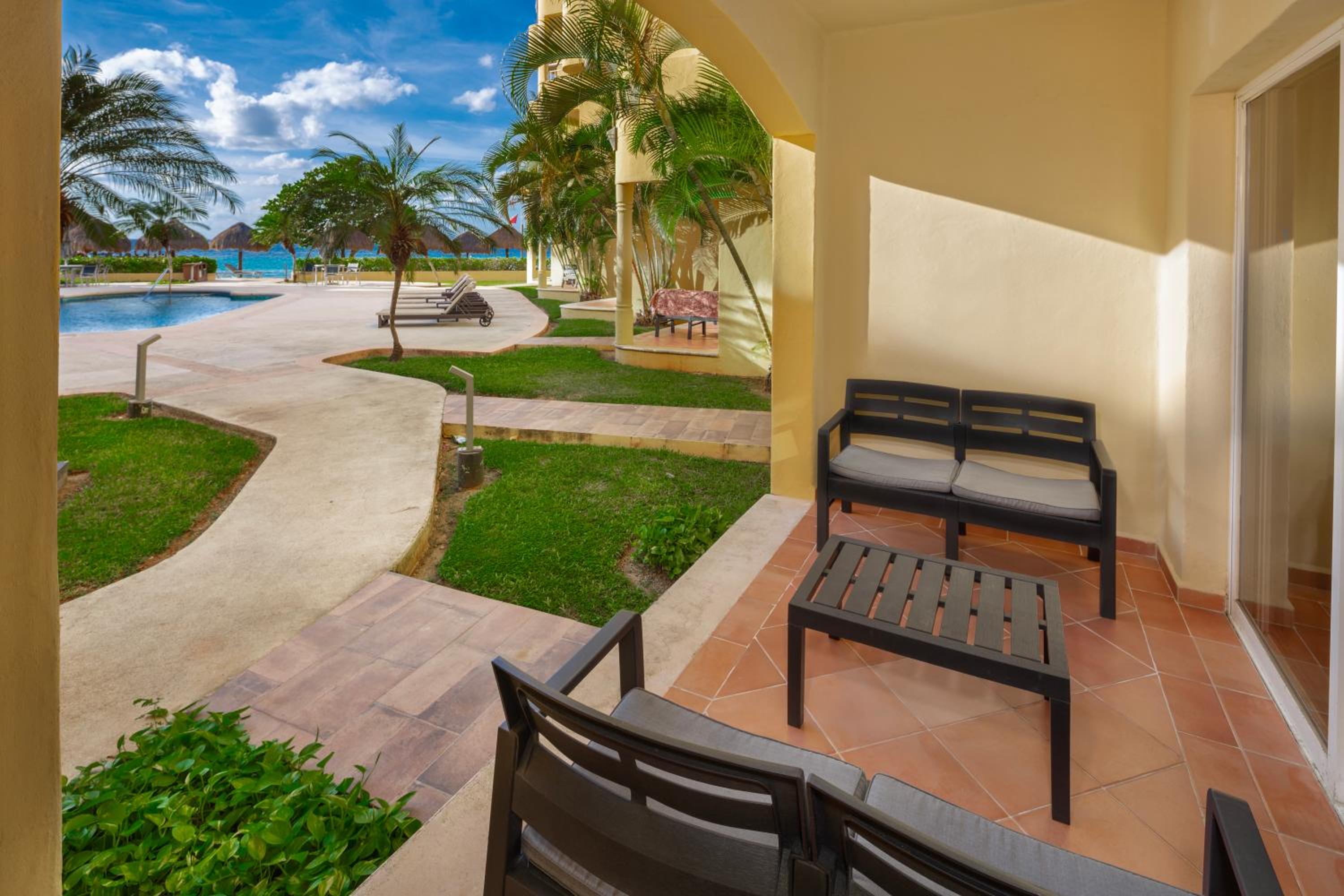 Standard Room with Ocean View thumbnail 6
