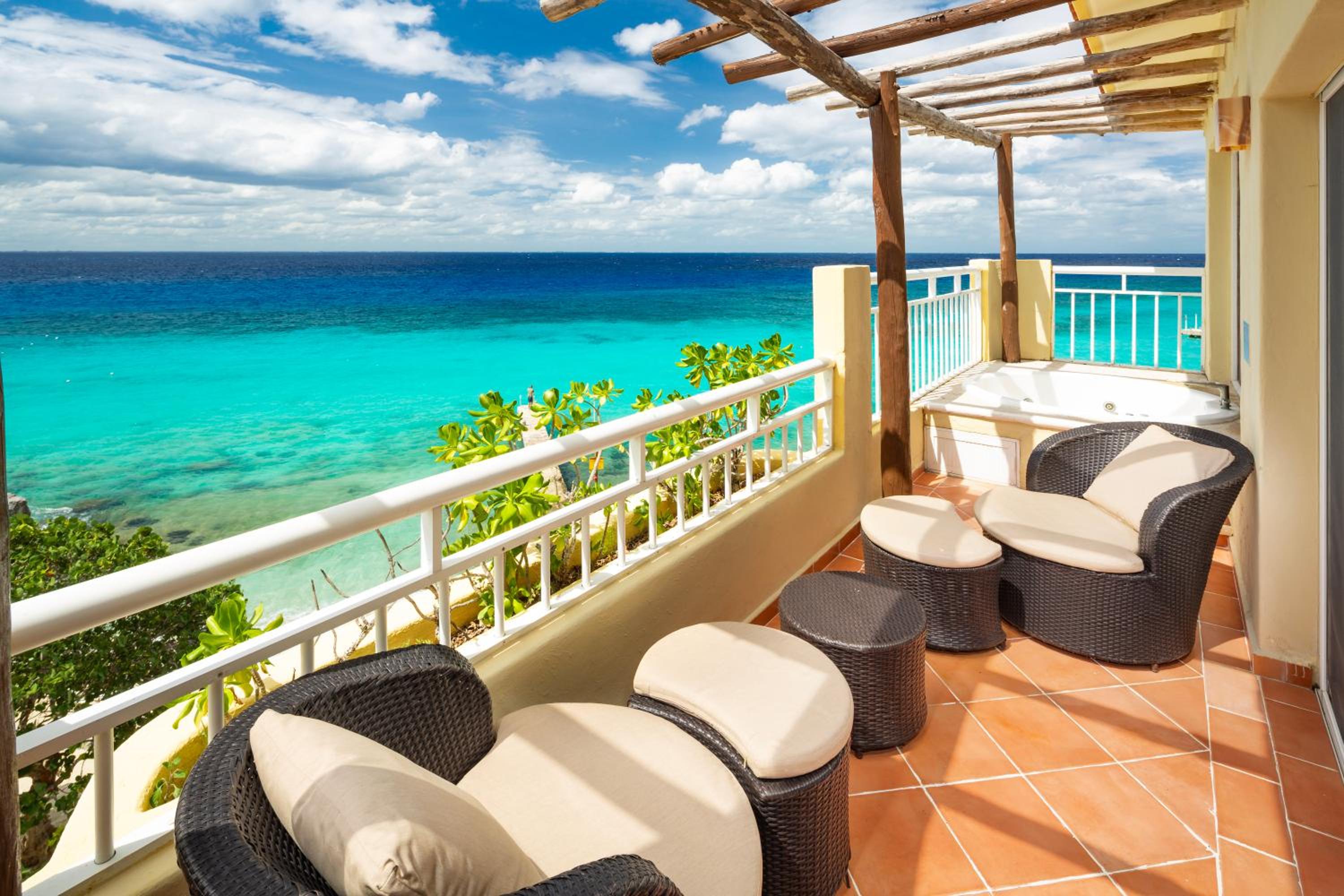 Deluxe Suite with Sea View