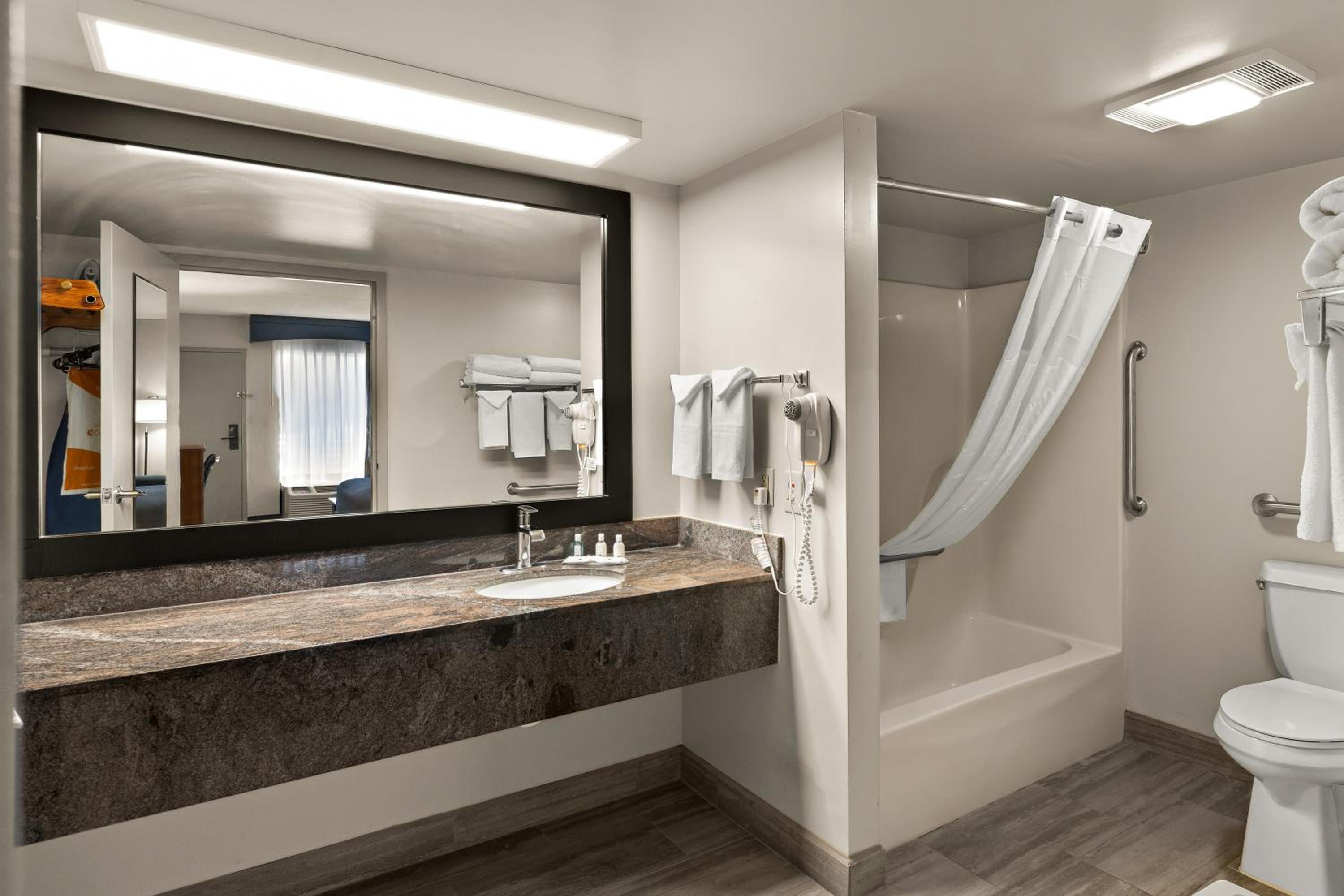 King Room - Disability Access/Non-Smoking