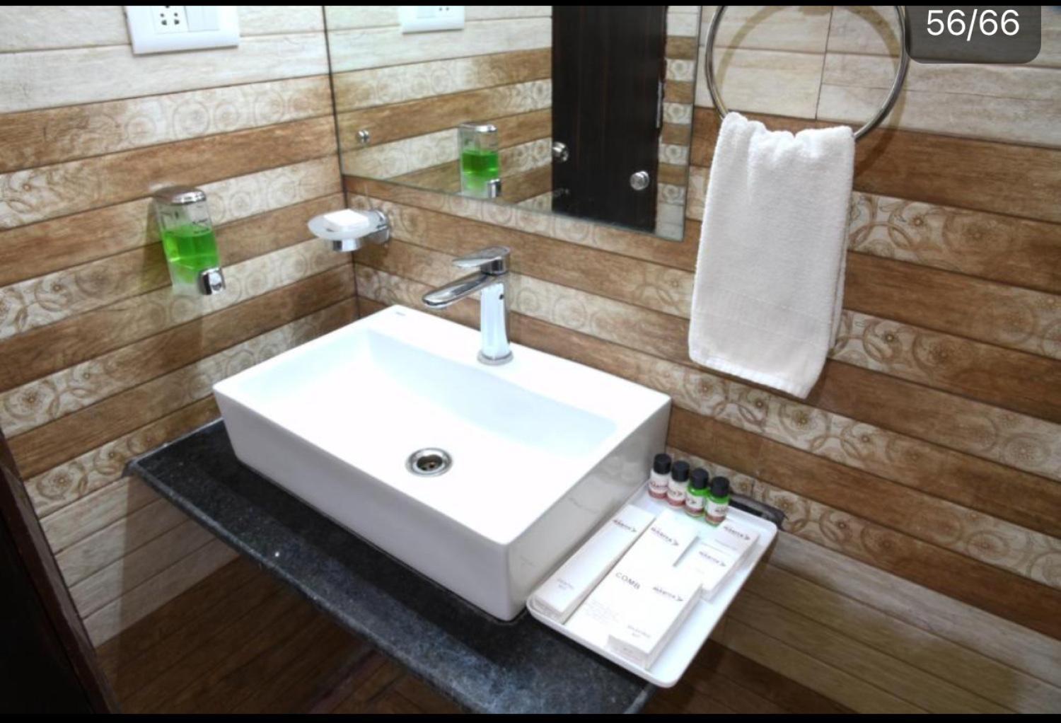 Deluxe Twin Room - Photo 8
