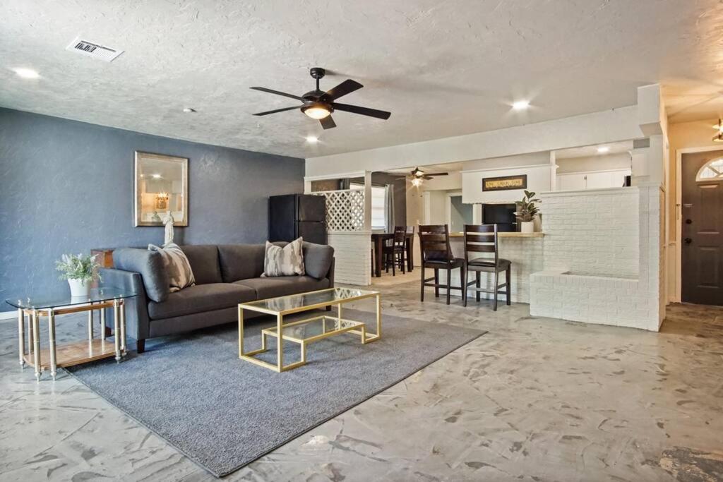 One-Bedroom House photo 1