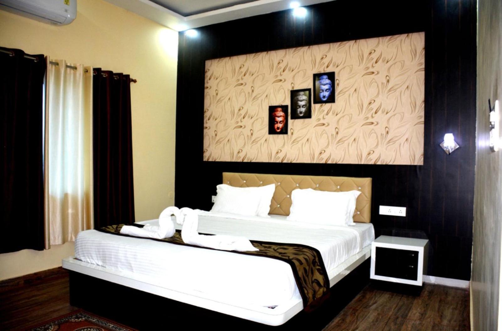 Deluxe Twin Room - Photo 13