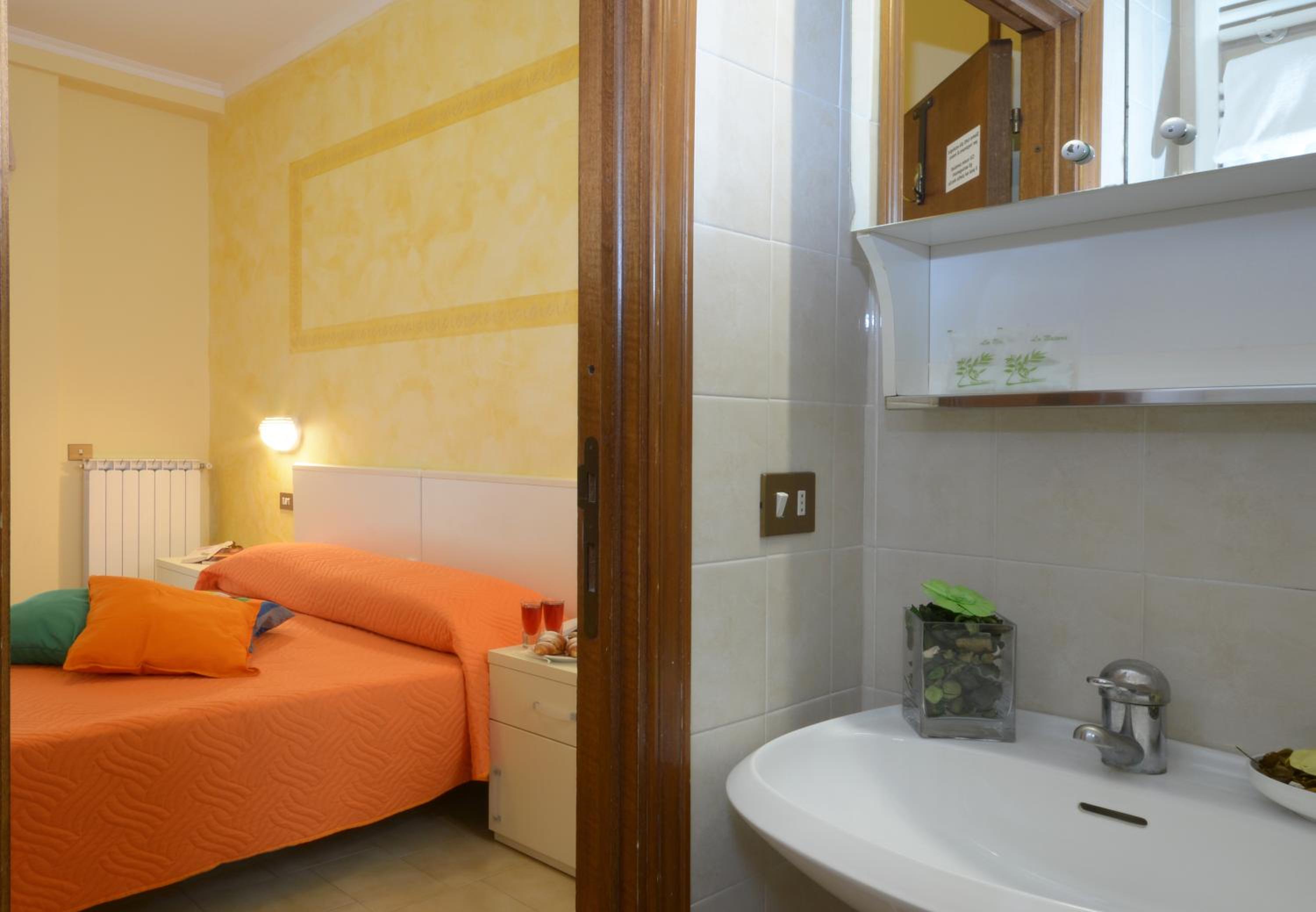 Double or Twin Room - Photo 20