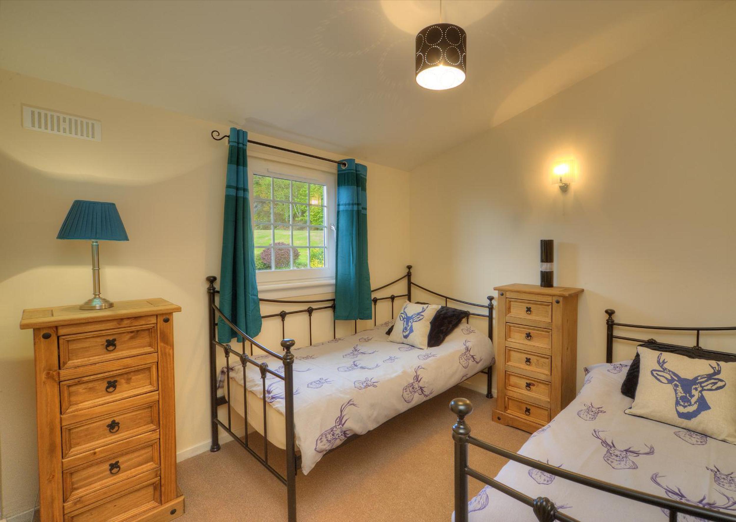 Two-Bedroom Lodge with Lake View 2 photo 3