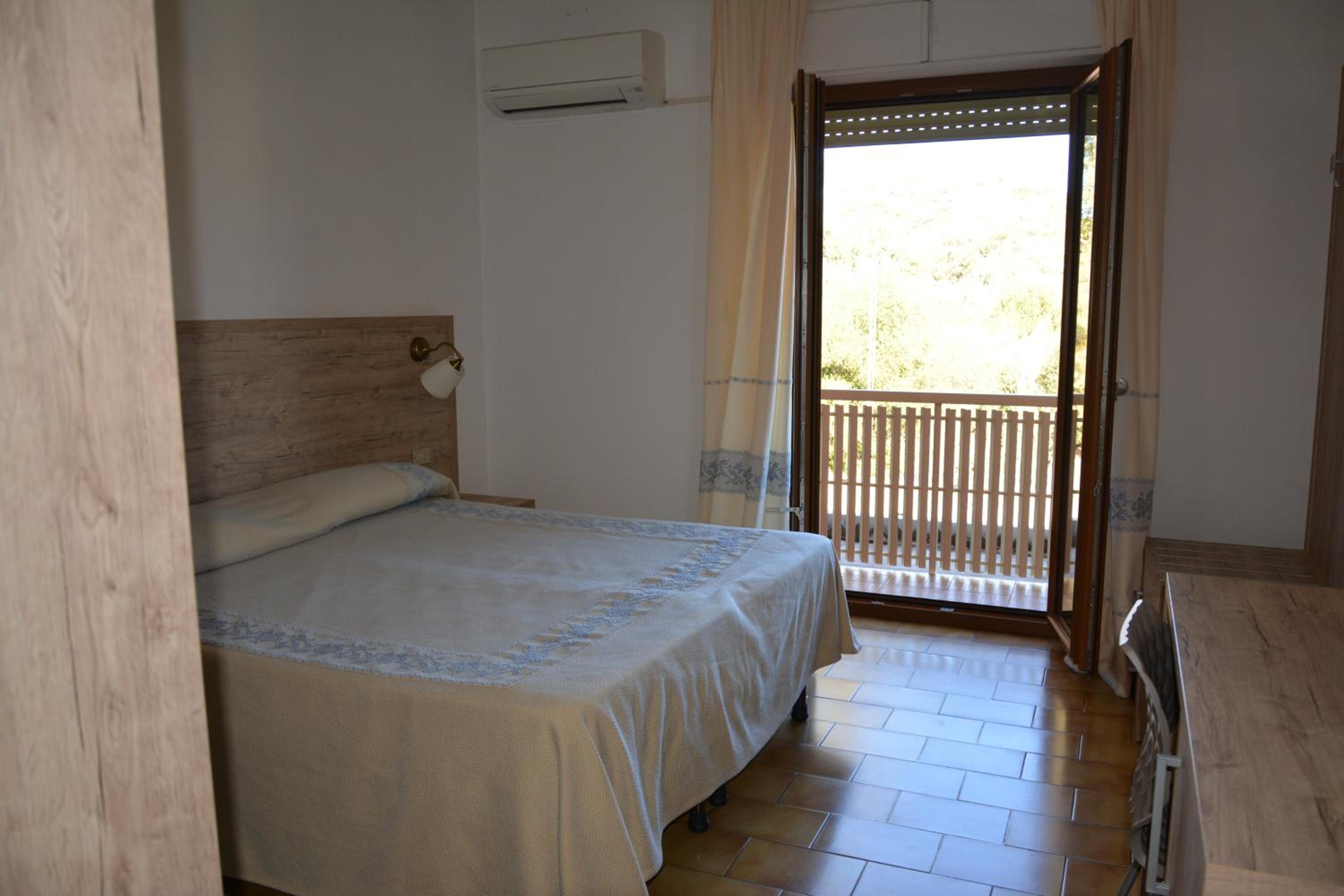 Double or Twin Room with Balcony - Photo 1