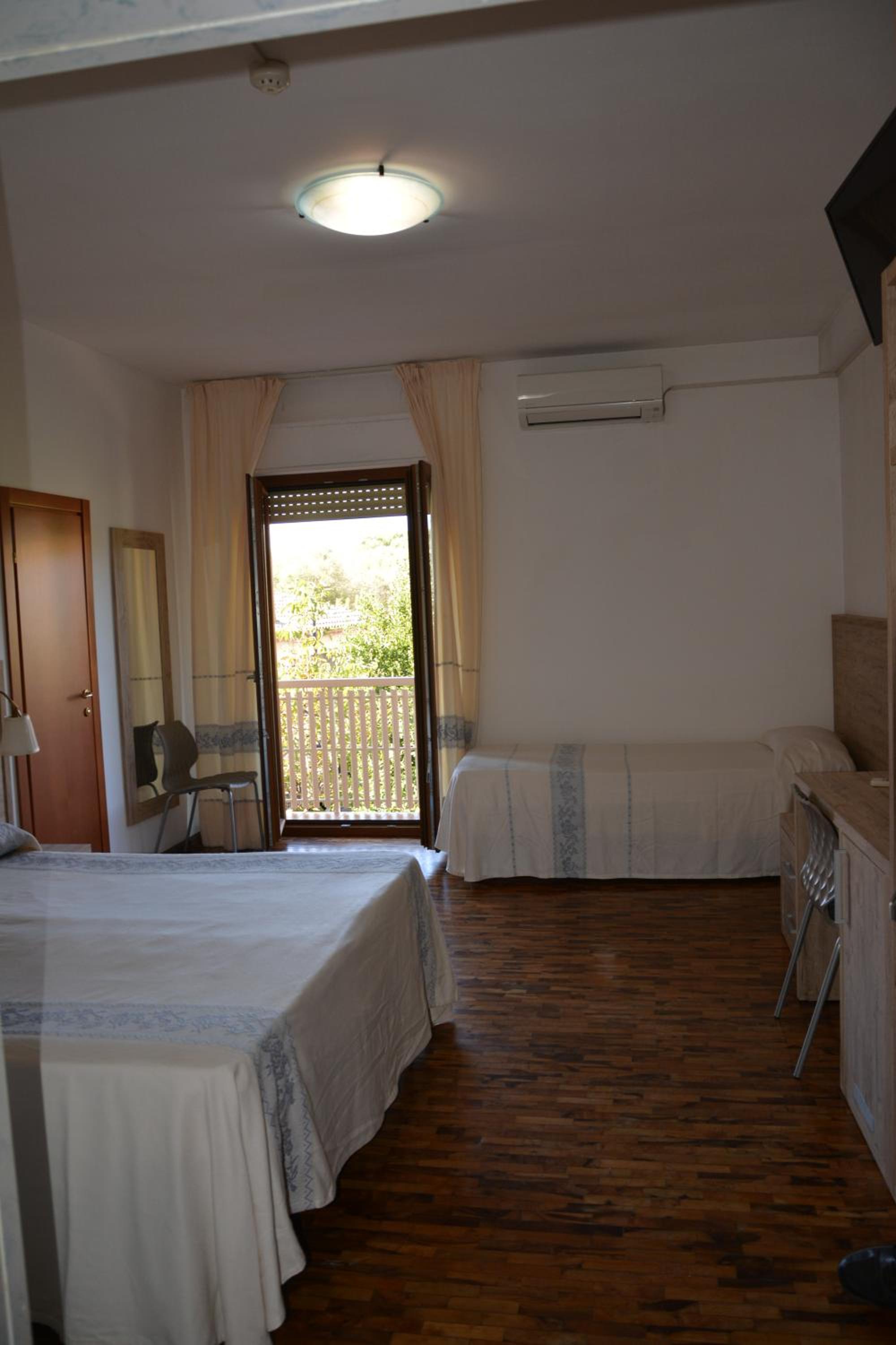 Triple Room with Balcony - Photo 1