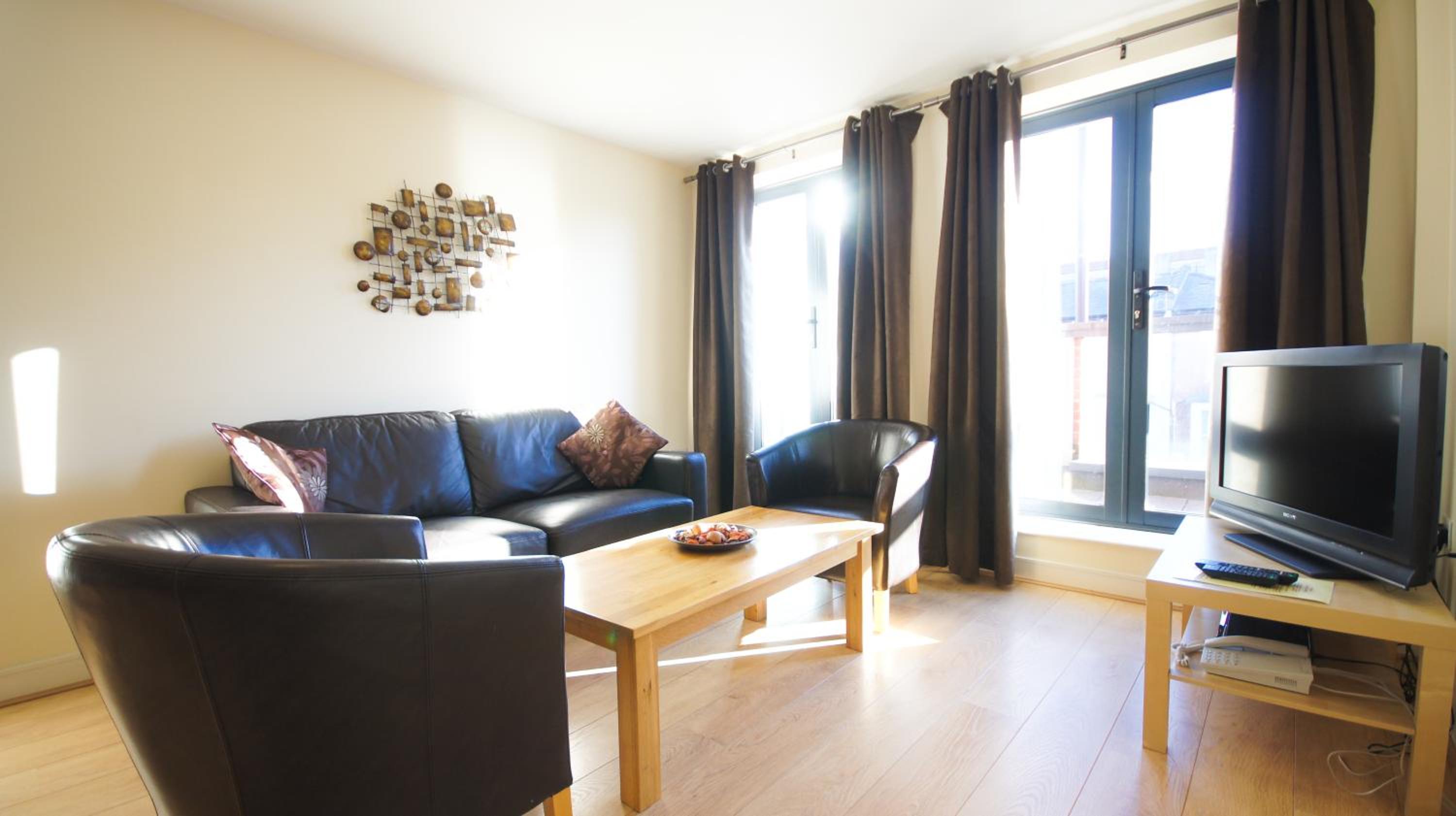 One-Bedroom Apartment photo 1