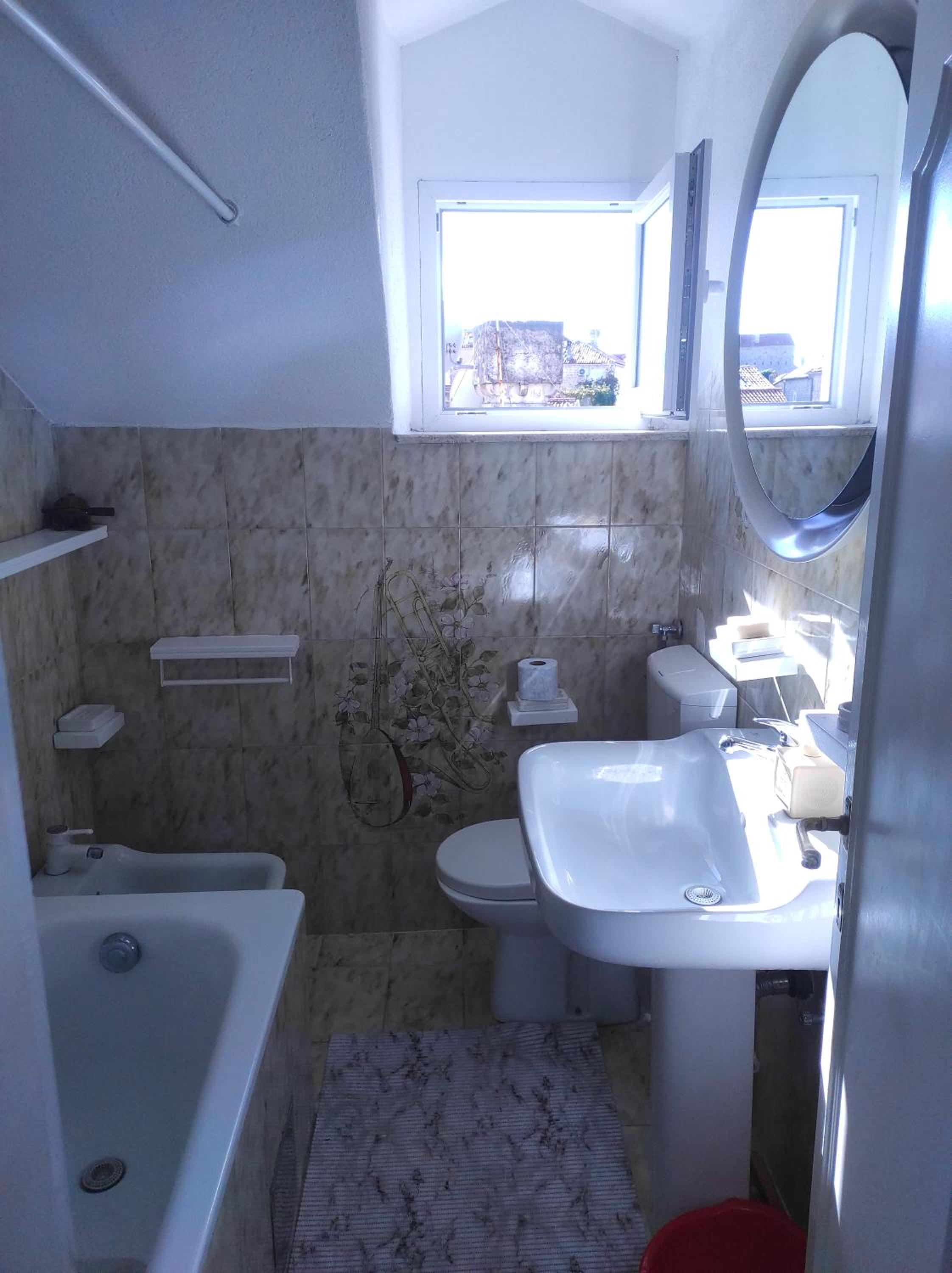 Apartment with Sea View - Photo 31