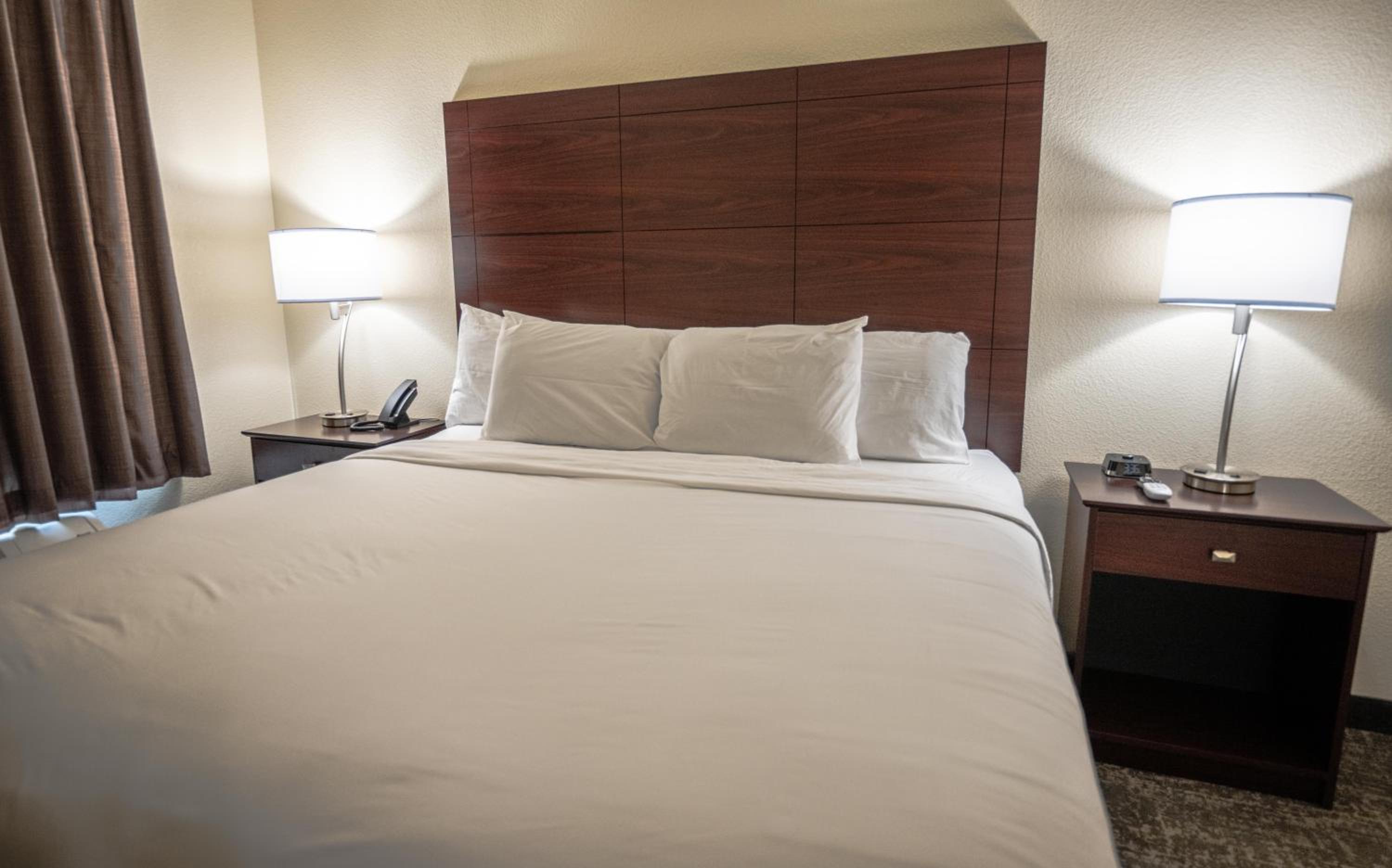 One-Bedroom Suite - Photo 10