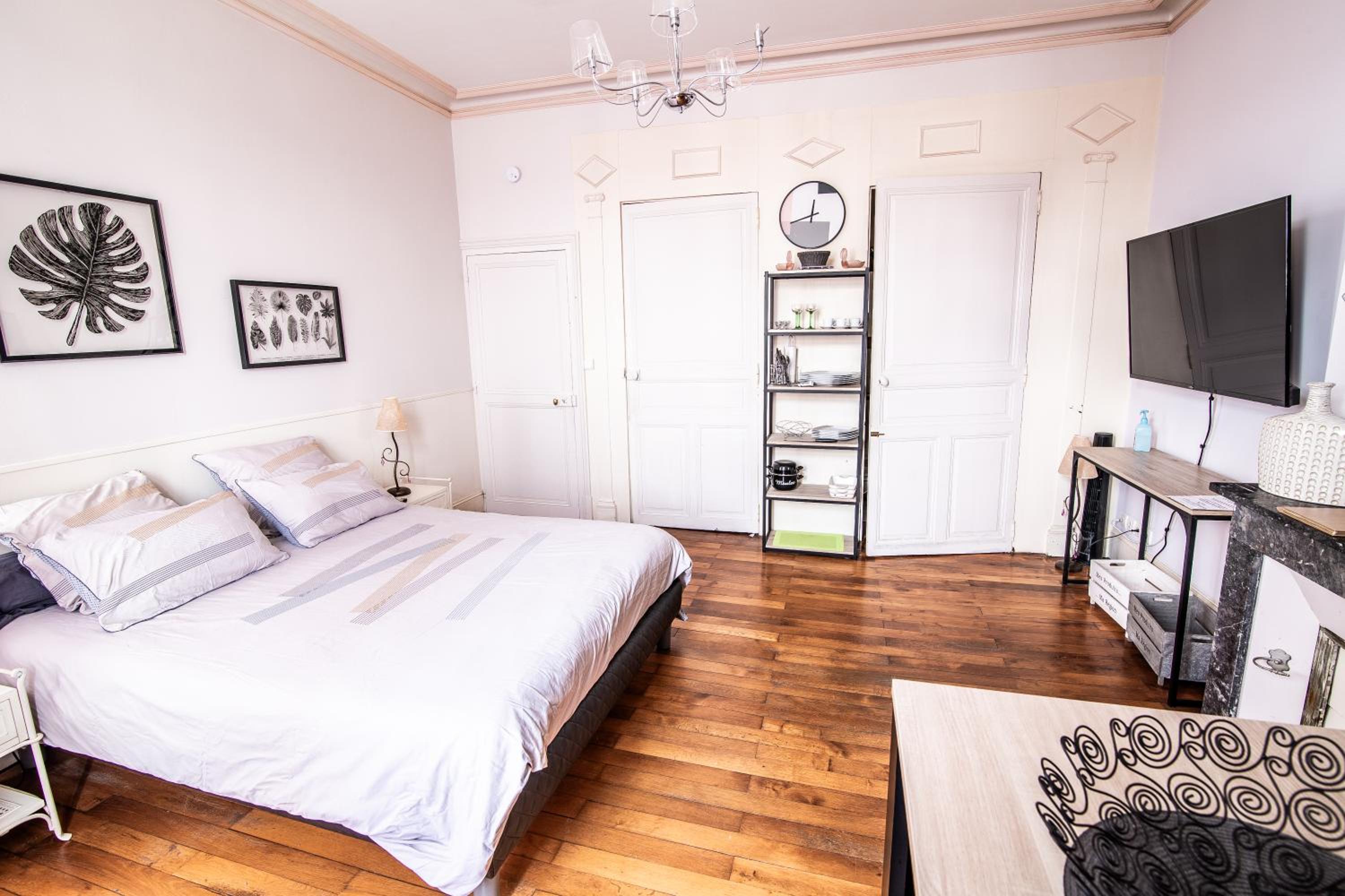 Studio Apartment - Photo 21