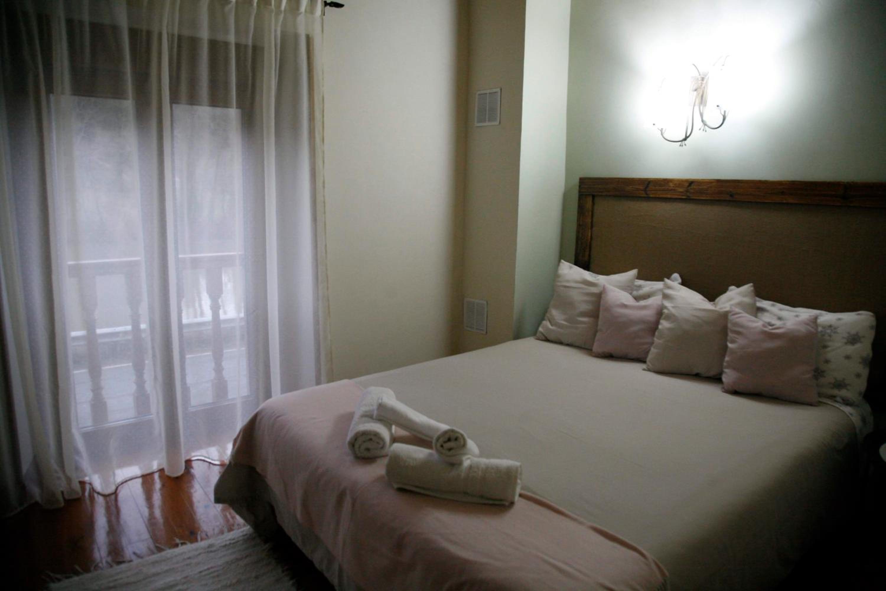 Five-Bedroom House photo 3