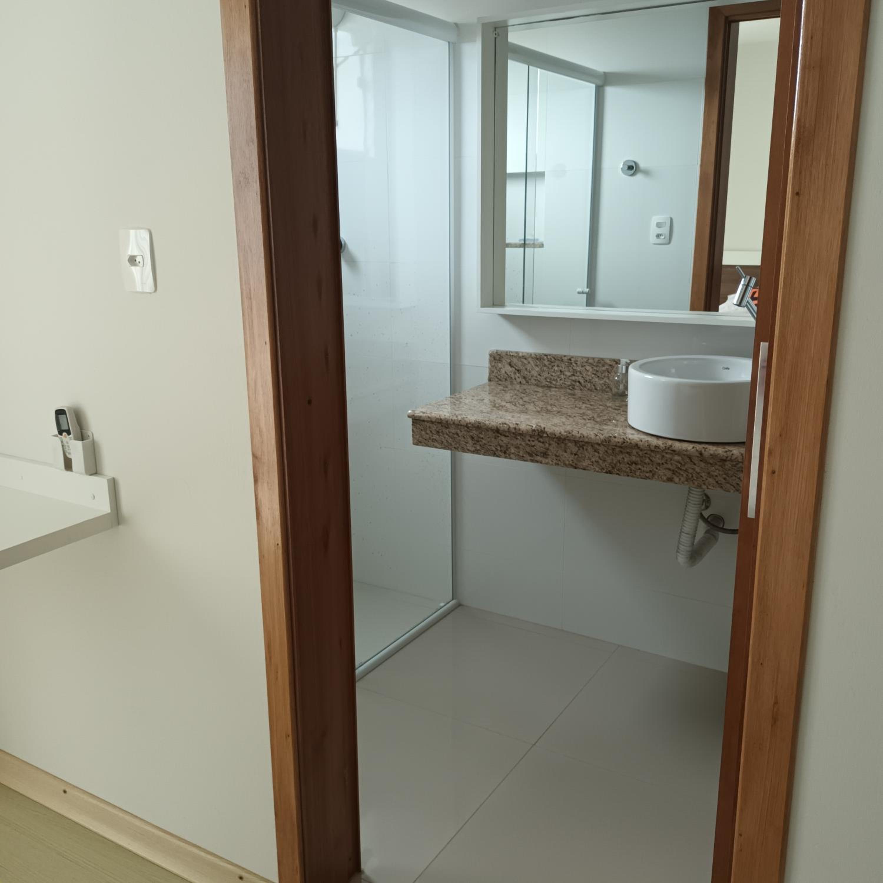 Deluxe Suite with Sea View - Photo 4