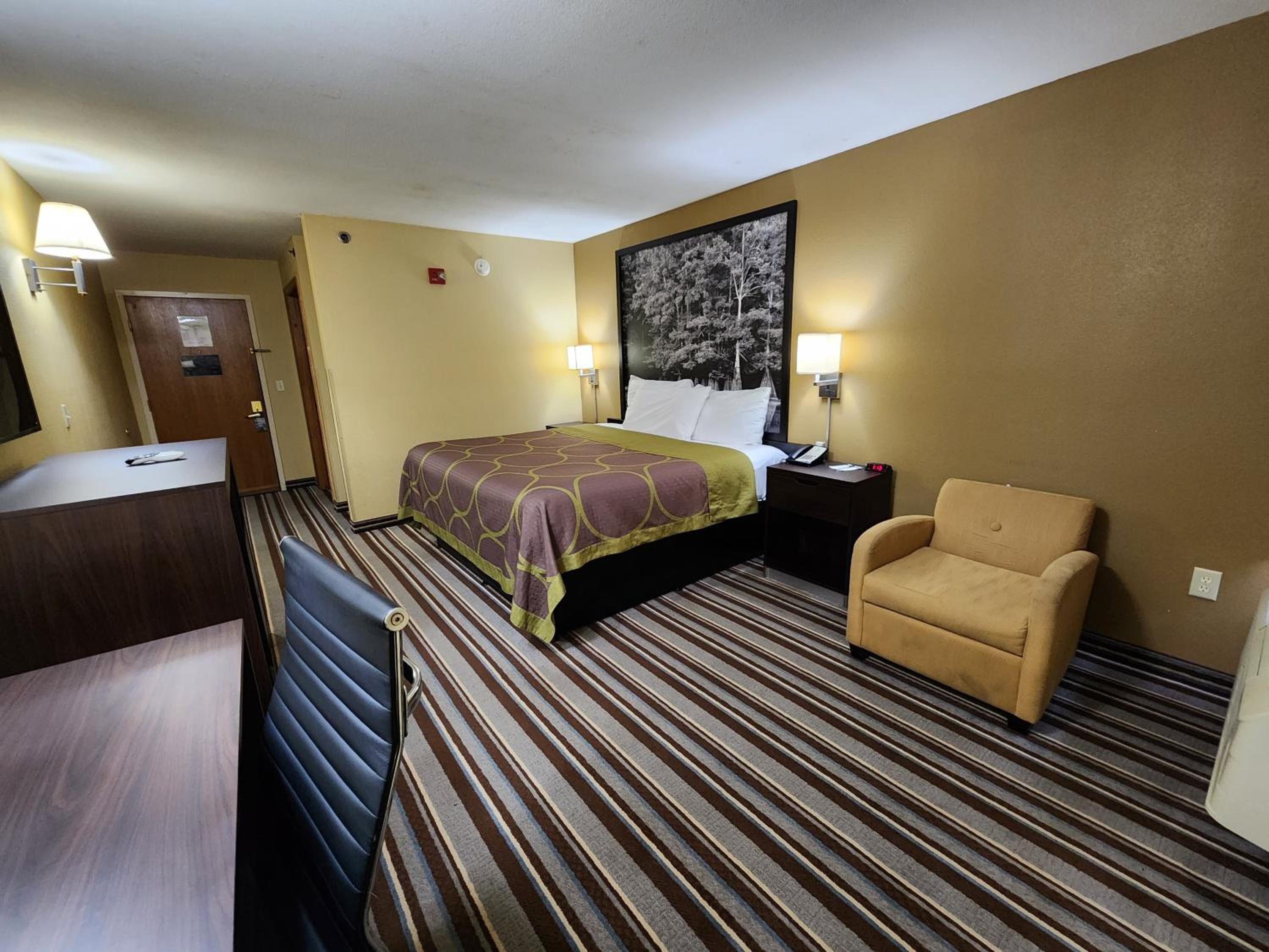 King Room - Non-Smoking - Photo 4