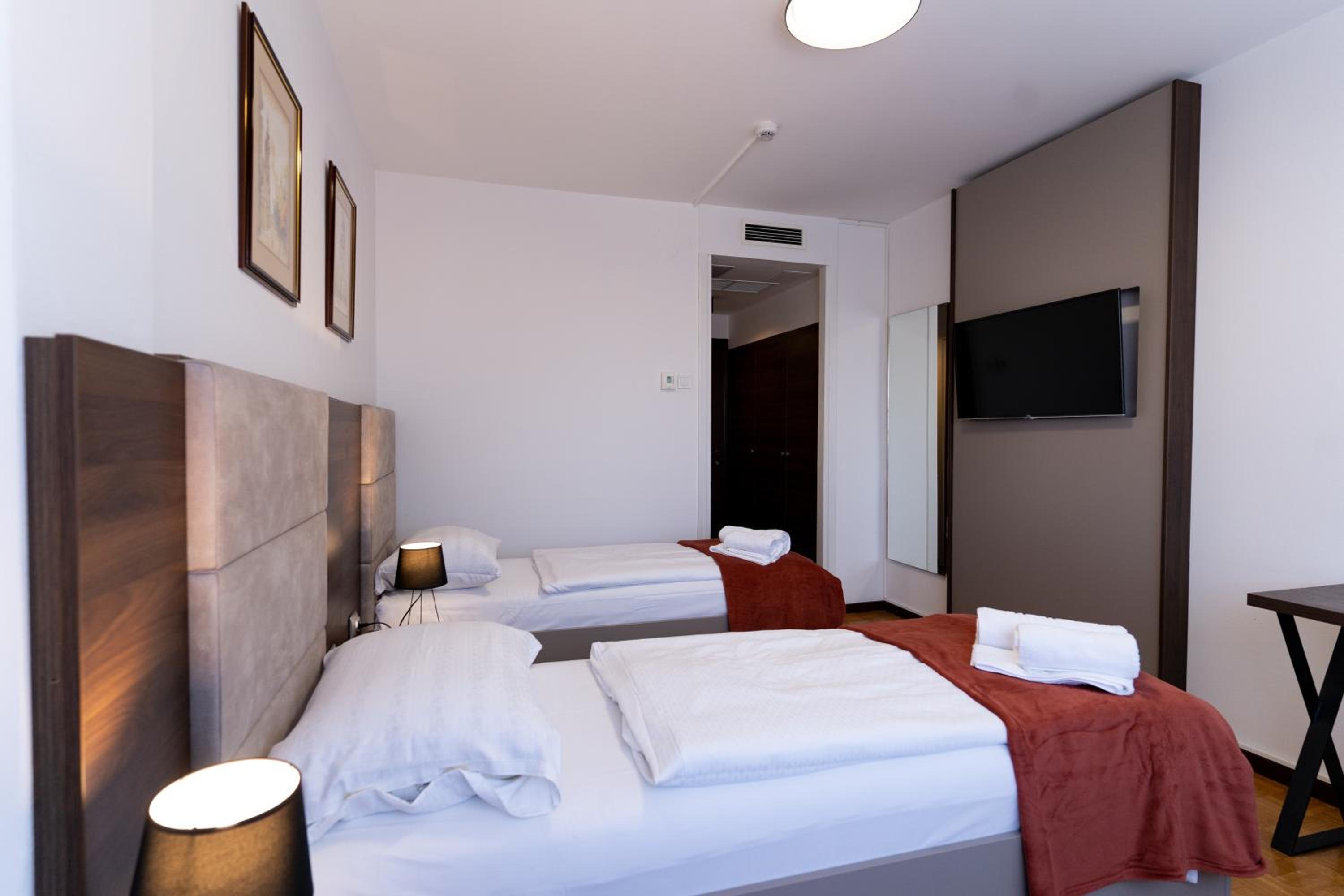 Double or Twin Room - Photo 8