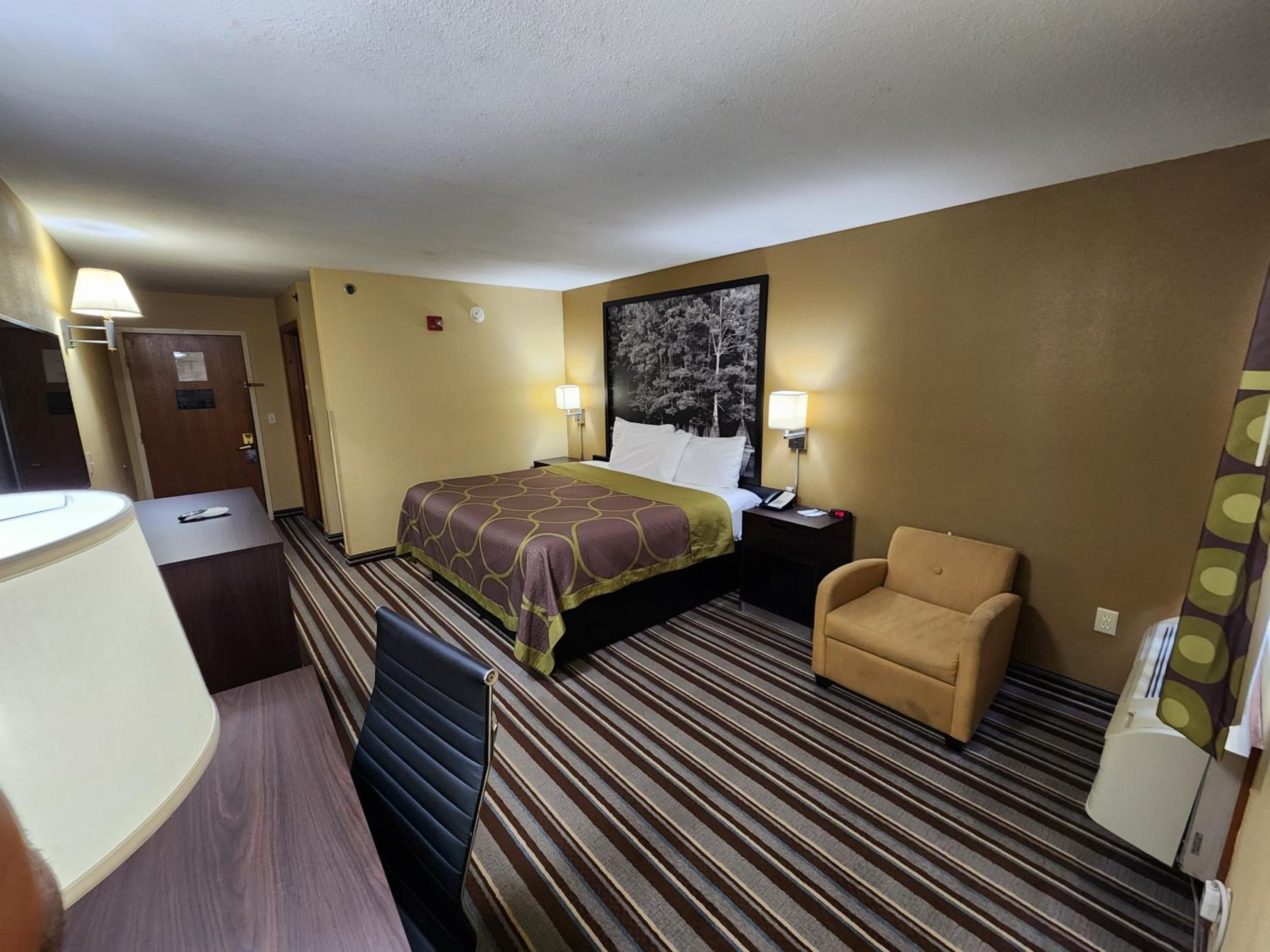 King Room - Non-Smoking - Photo 9