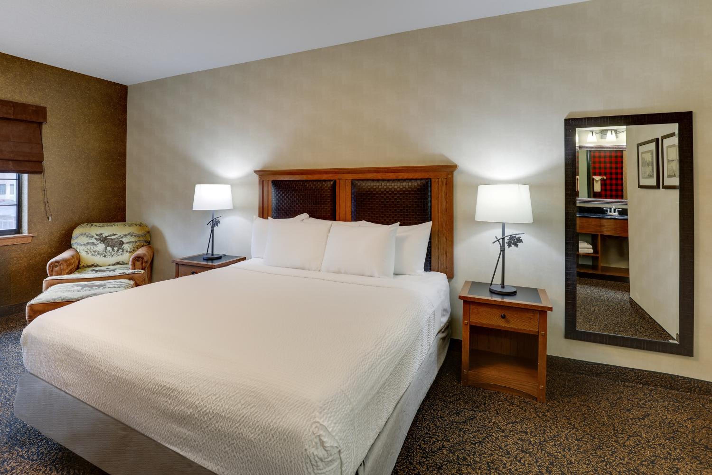 Deluxe King Room - Photo 2