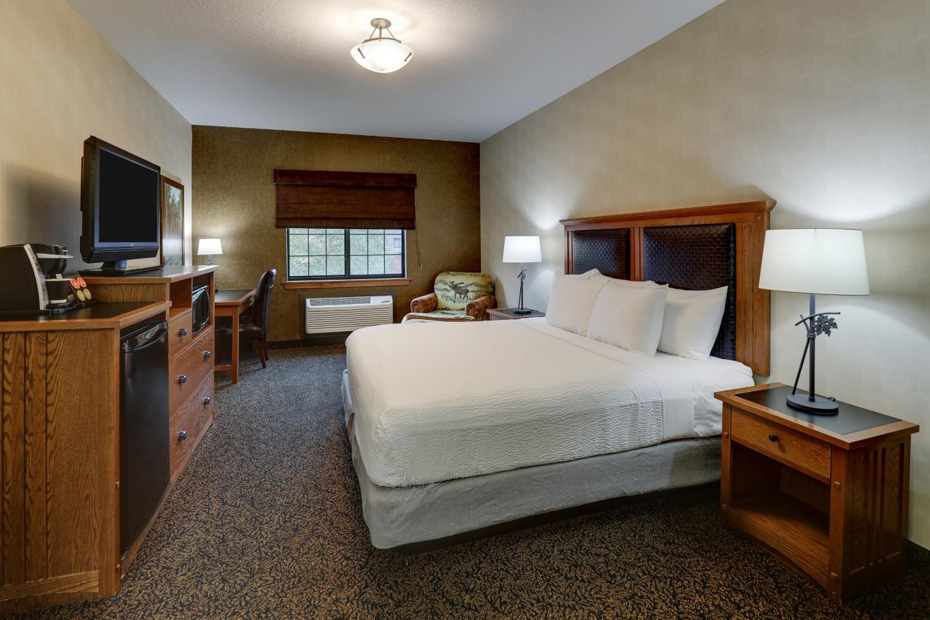 Deluxe King Room - Photo 1