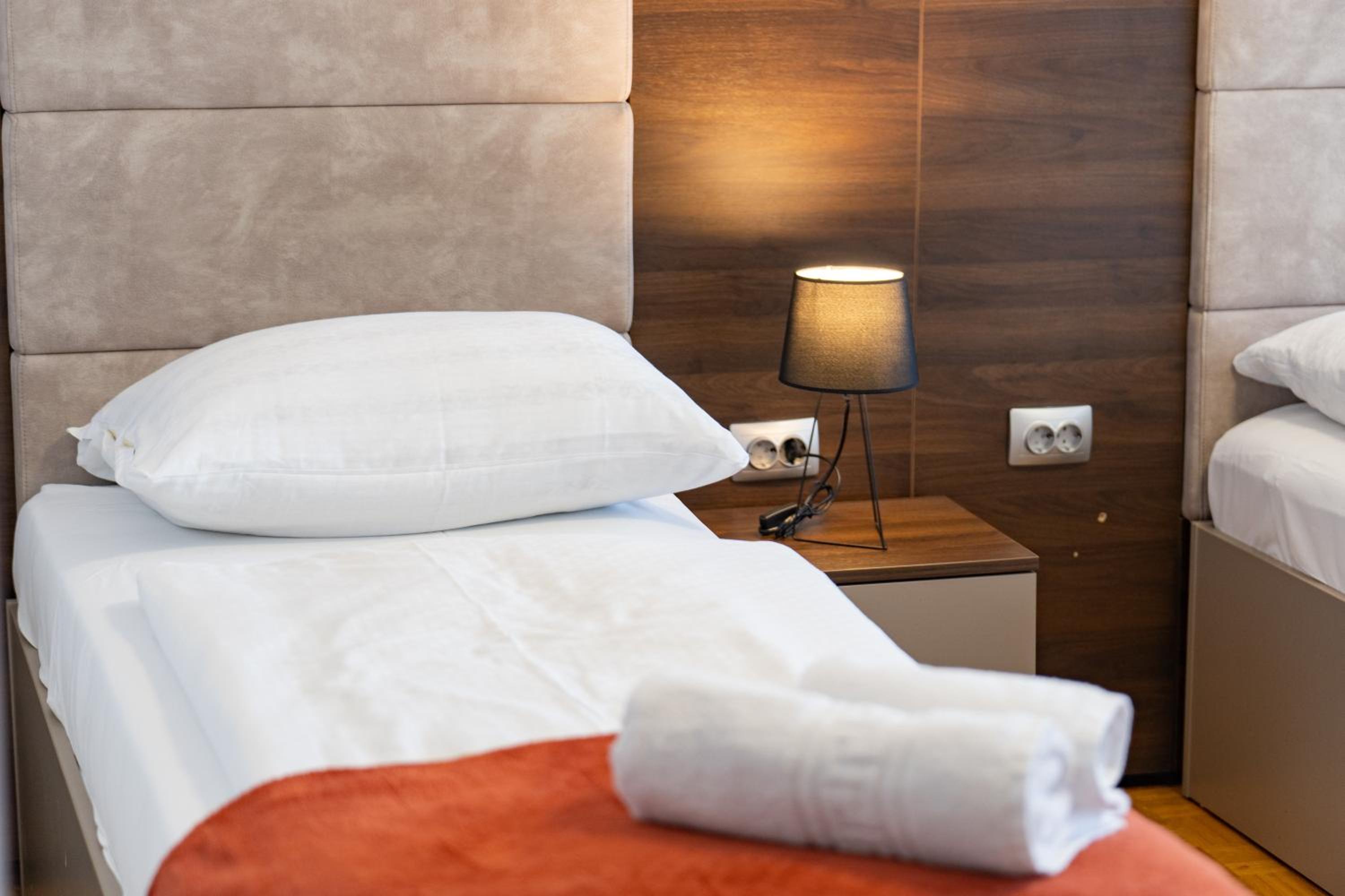 Double or Twin Room - Photo 6