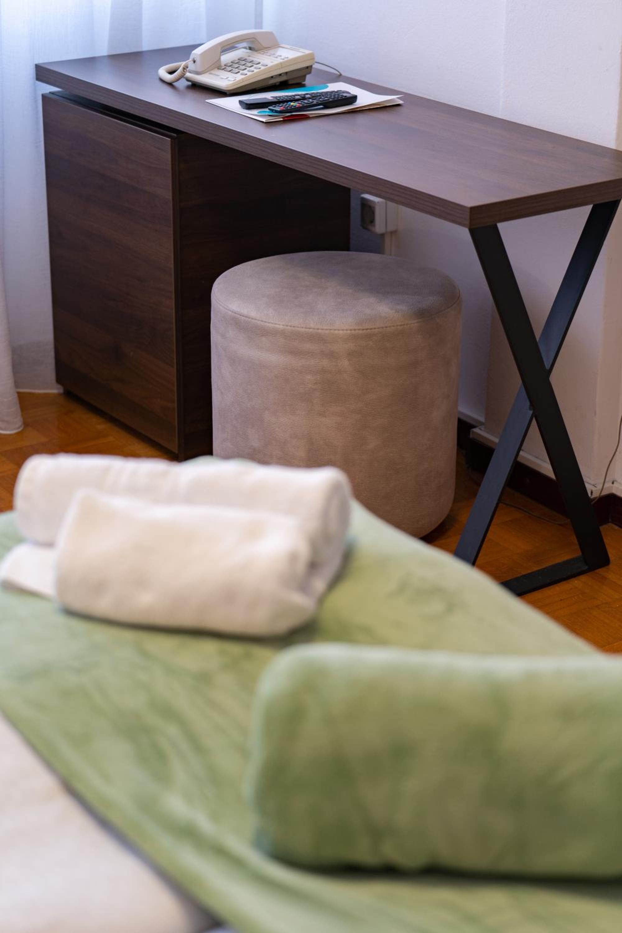 Double Room - Photo 7