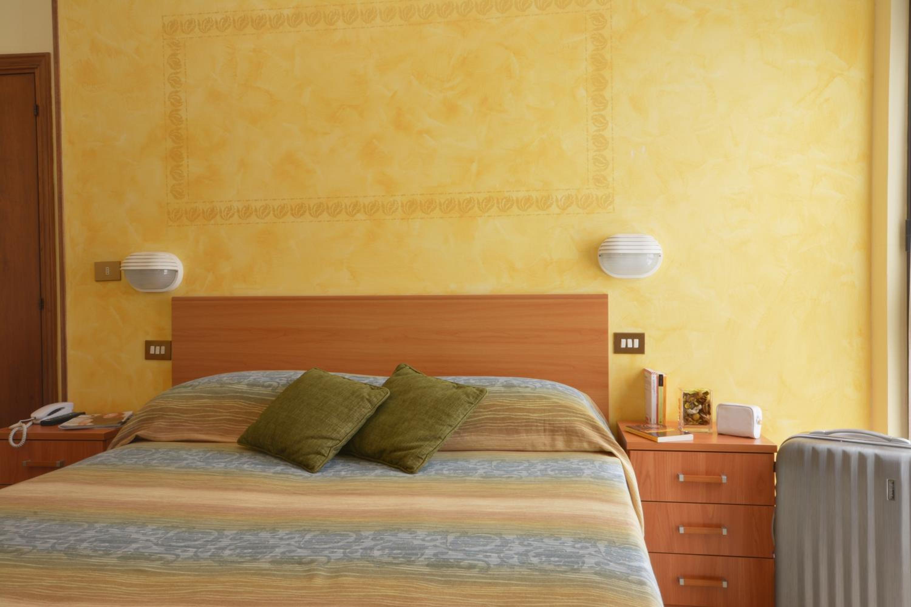 Double or Twin Room - Photo 16