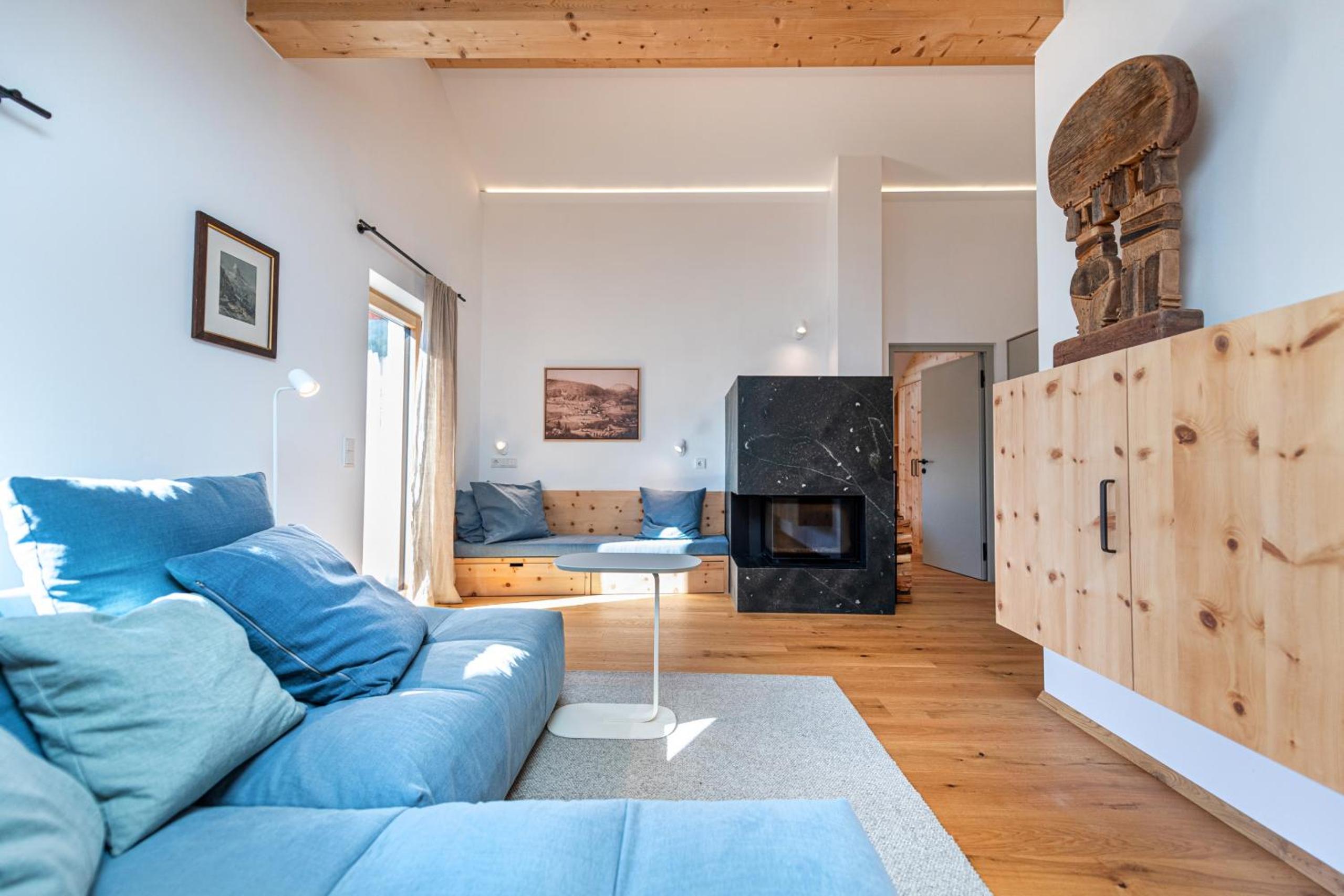 Apartment with Mountain View