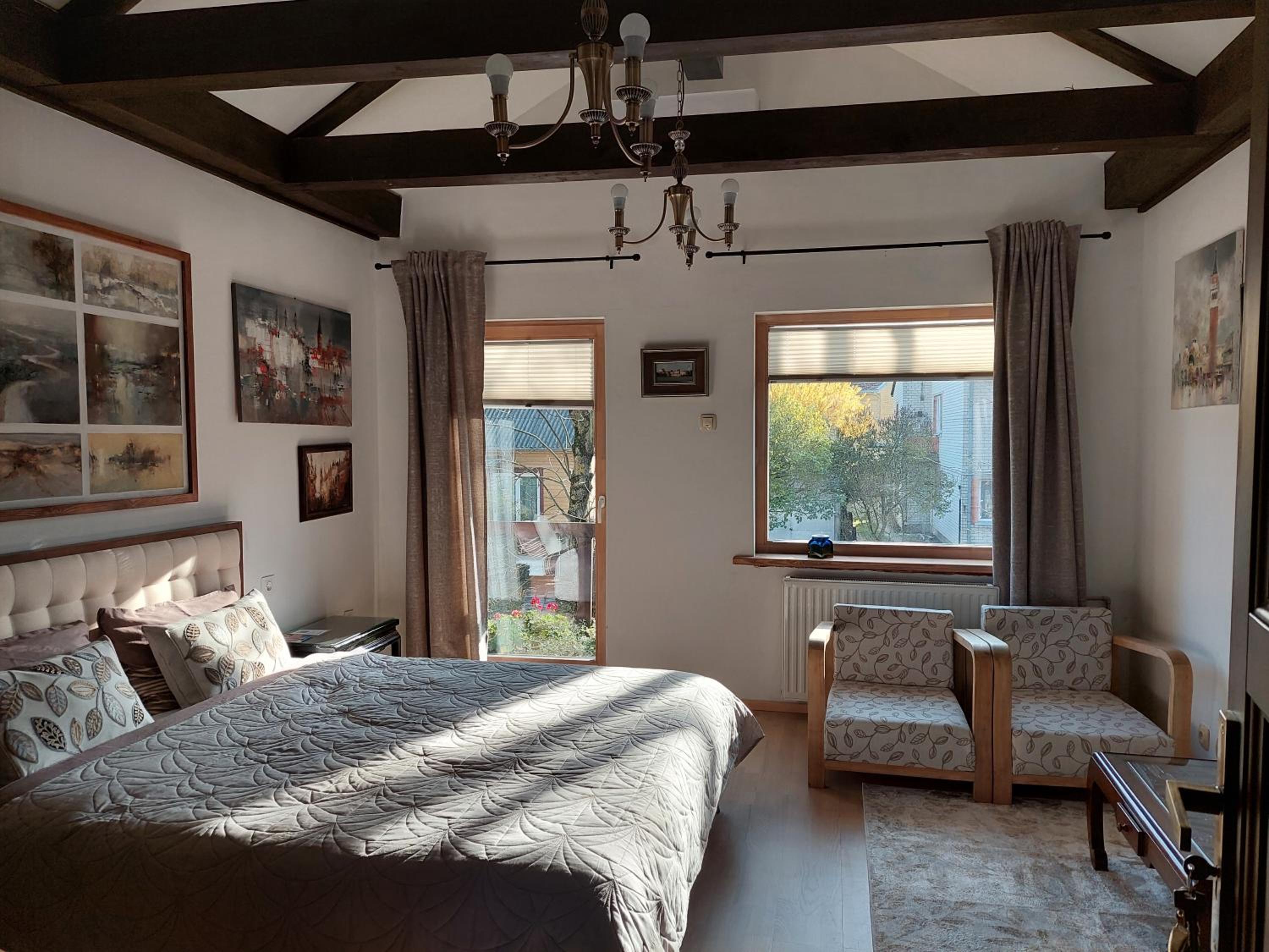 One-Bedroom Apartment - Photo 12