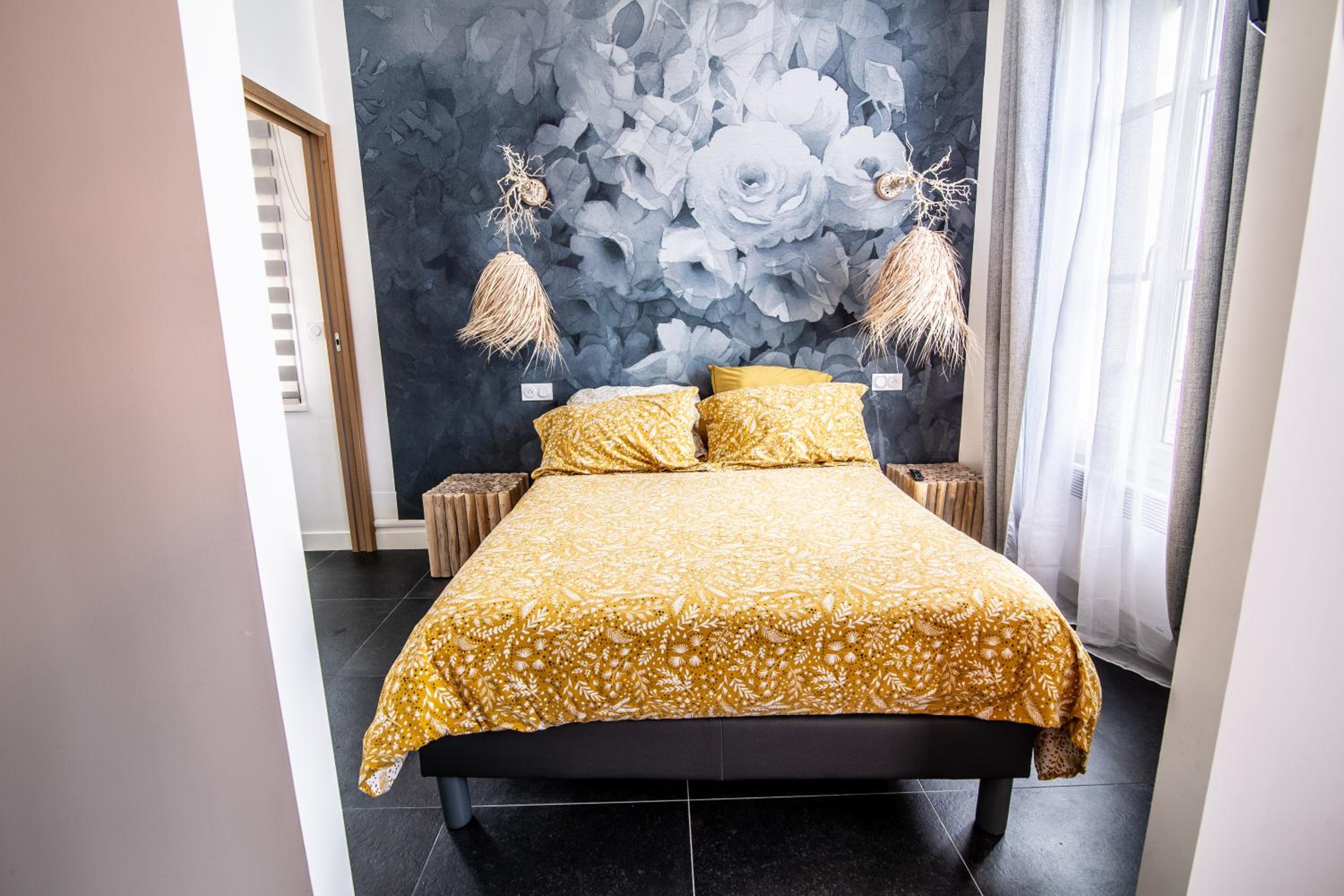 Double Room with Private Bathroom - Photo 9
