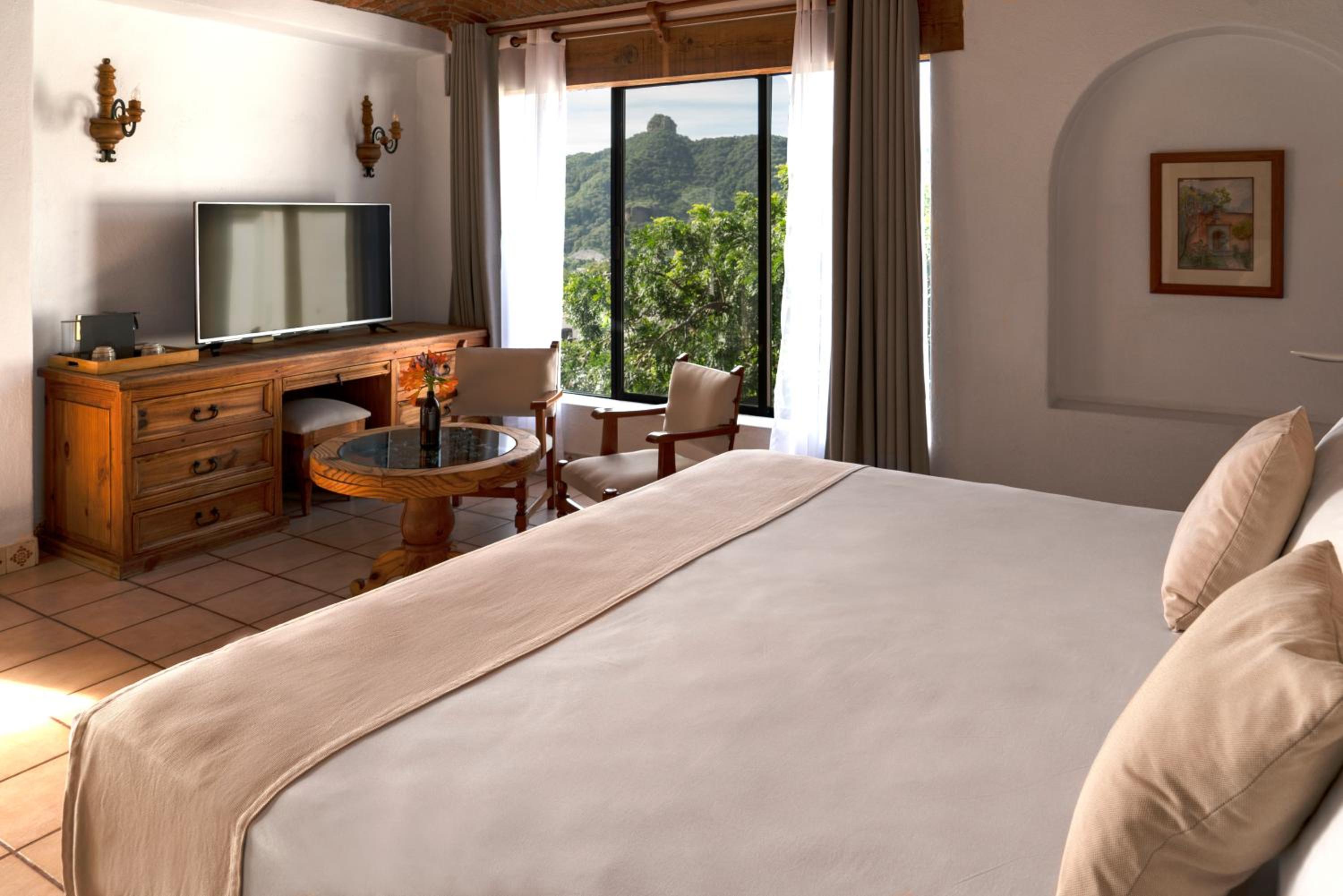 Suite - Photo 11