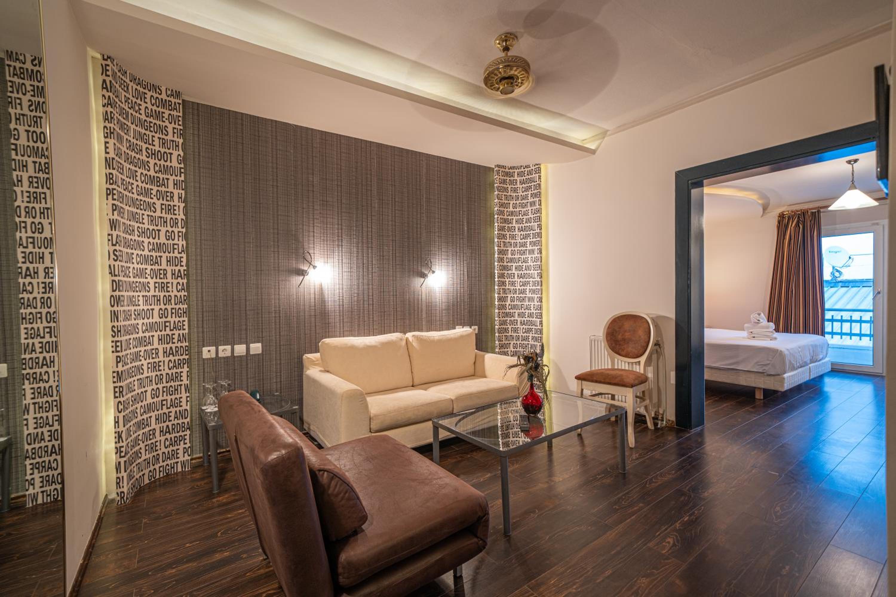 Superior King Suite - Photo 6