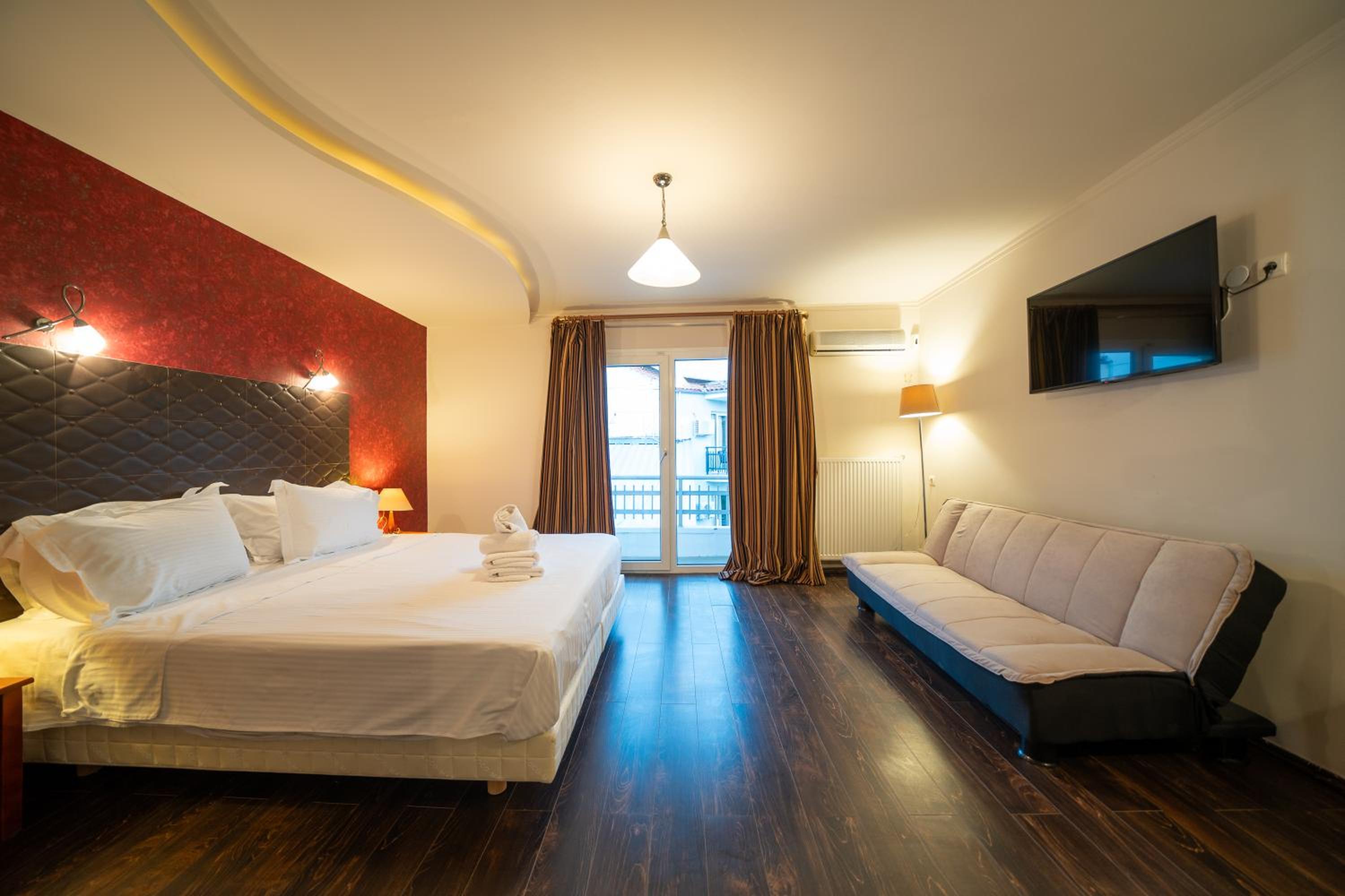Superior King Suite - Photo 3
