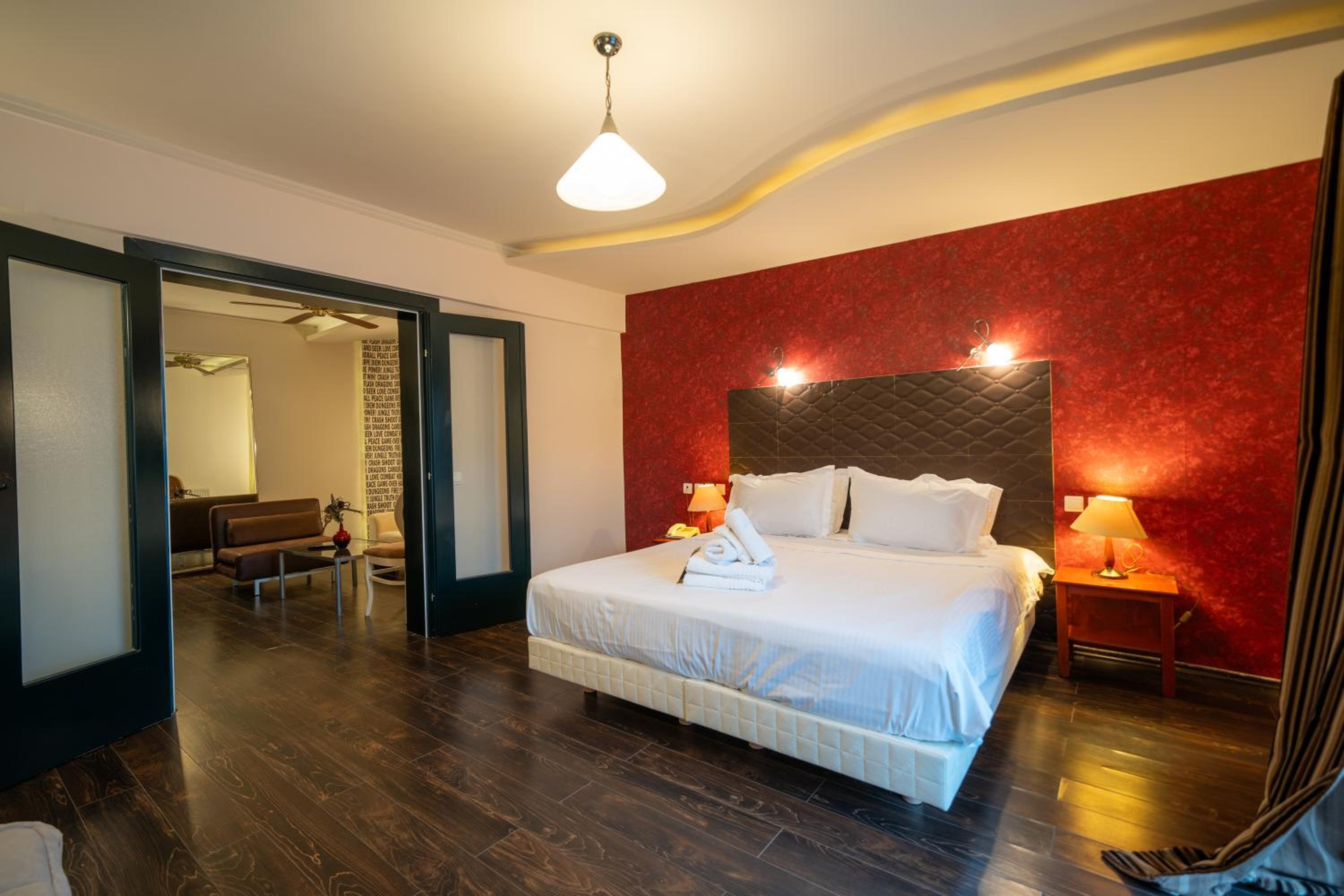 Superior King Suite - Photo 9