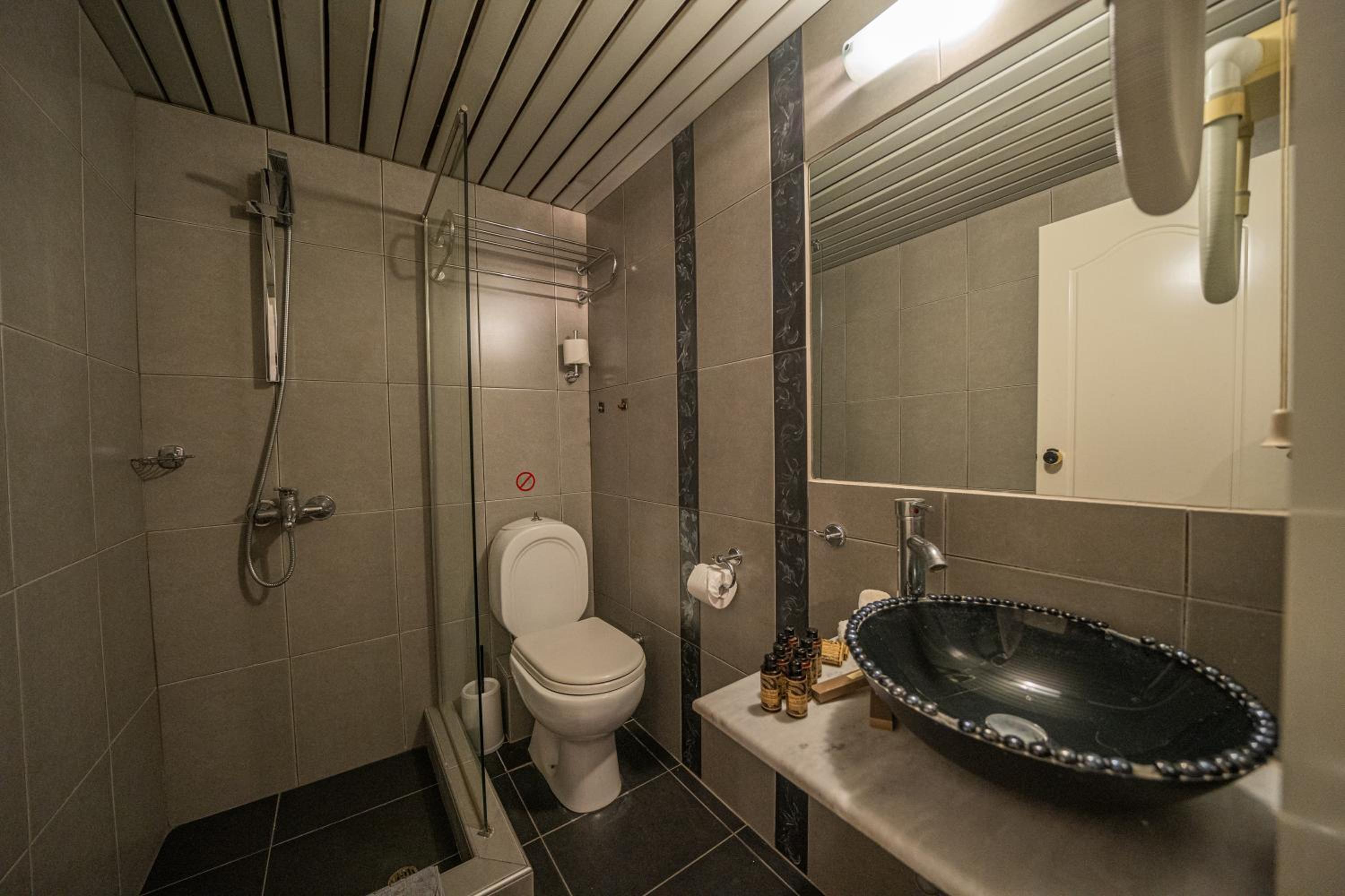 Superior King Suite - Photo 5
