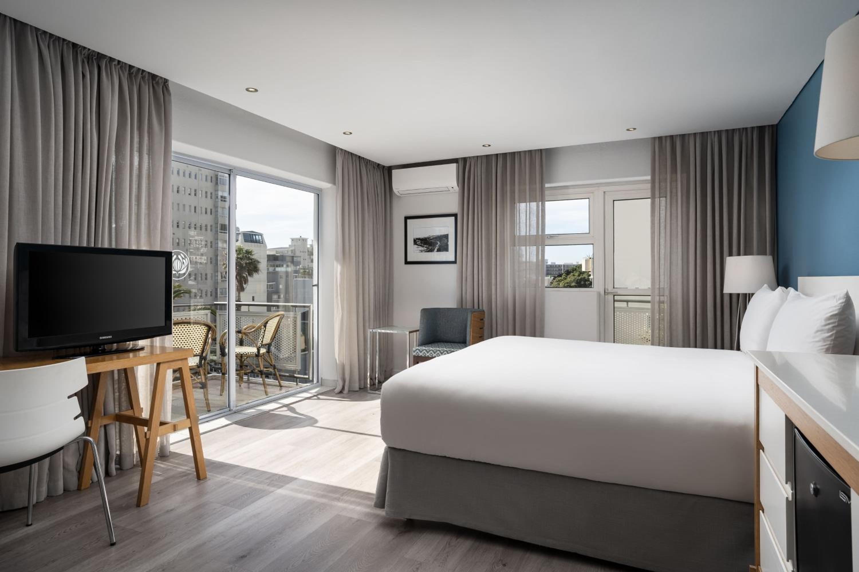 Larger Guest room, 1 King, Partial sea view, Balcony - Photo 2