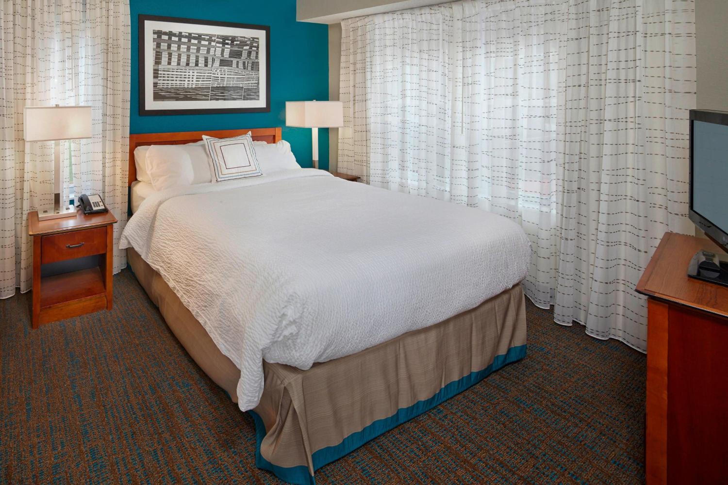 Two-Bedroom Suite - Photo 2
